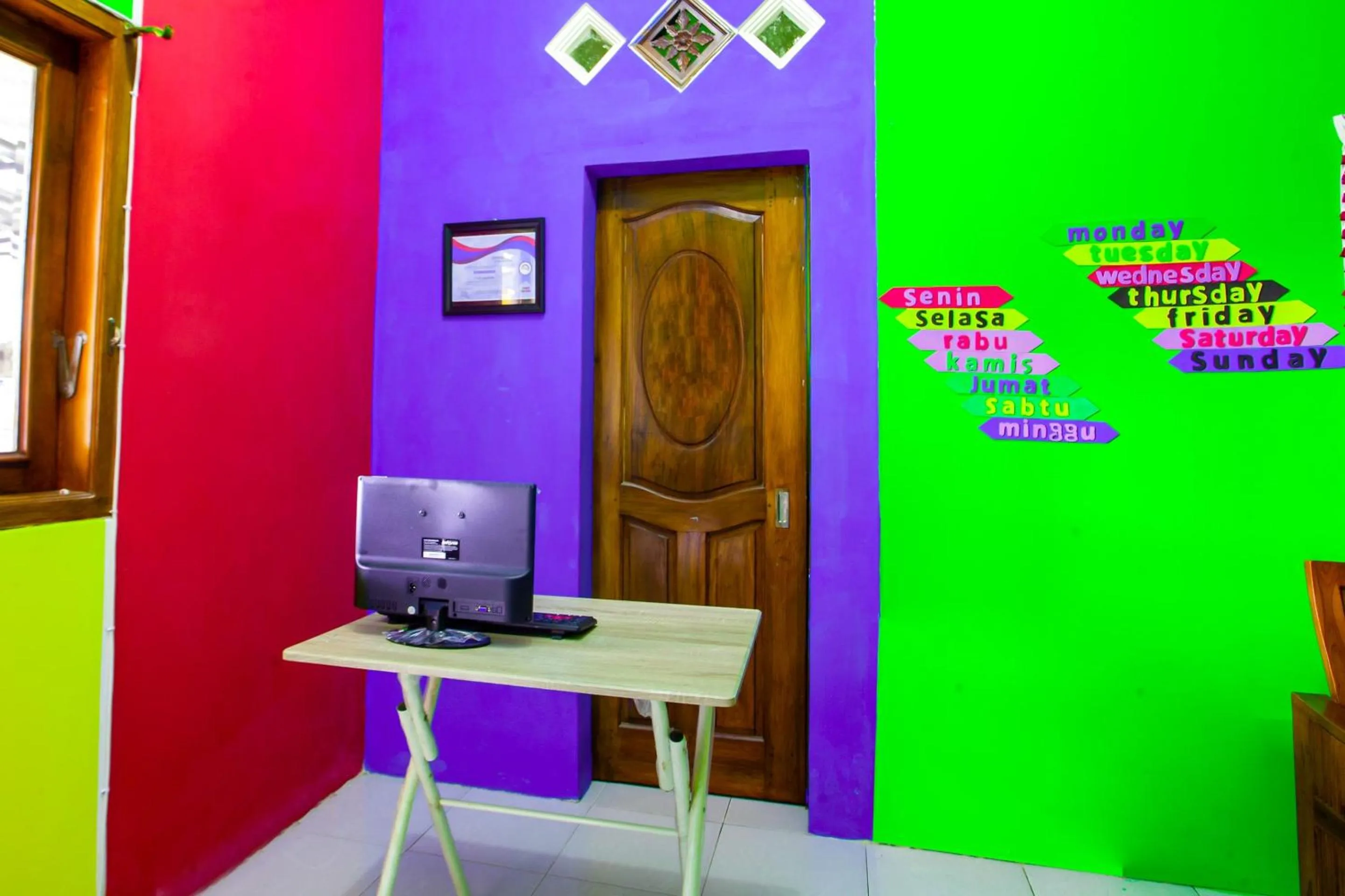 Lobby or reception in SPOT ON 2875 Kost Pandawa Syariah