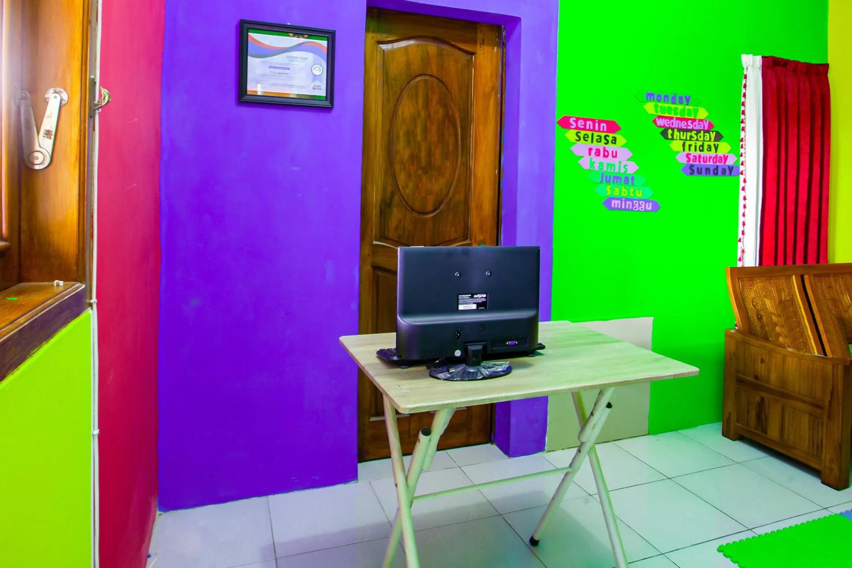 Lobby or reception in SPOT ON 2875 Kost Pandawa Syariah