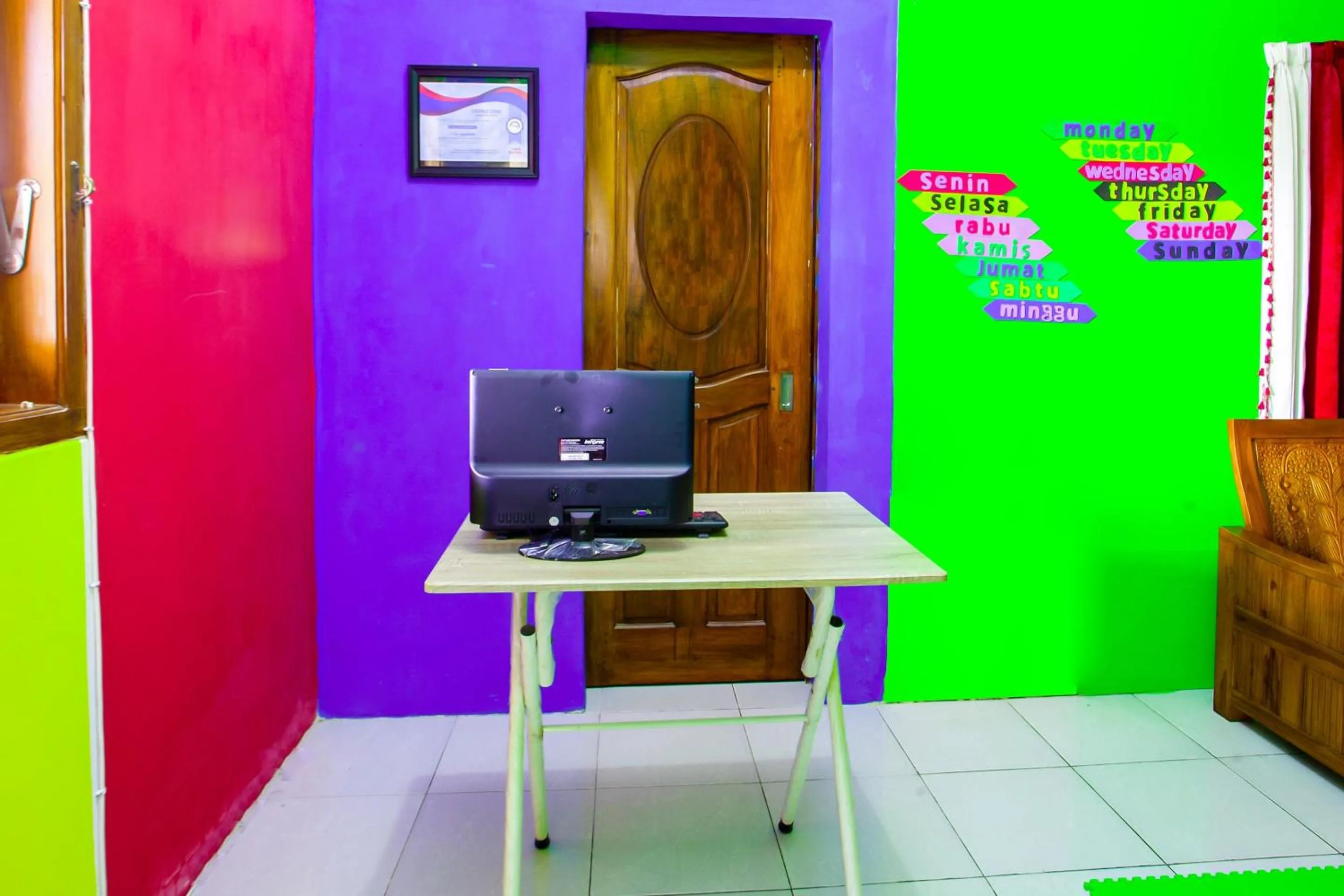 Lobby or reception in SPOT ON 2875 Kost Pandawa Syariah