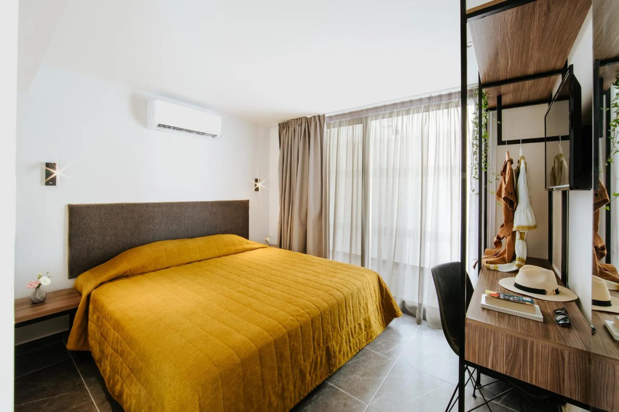 Bedroom, Bed in Cosmo Napa Boutique Hotel