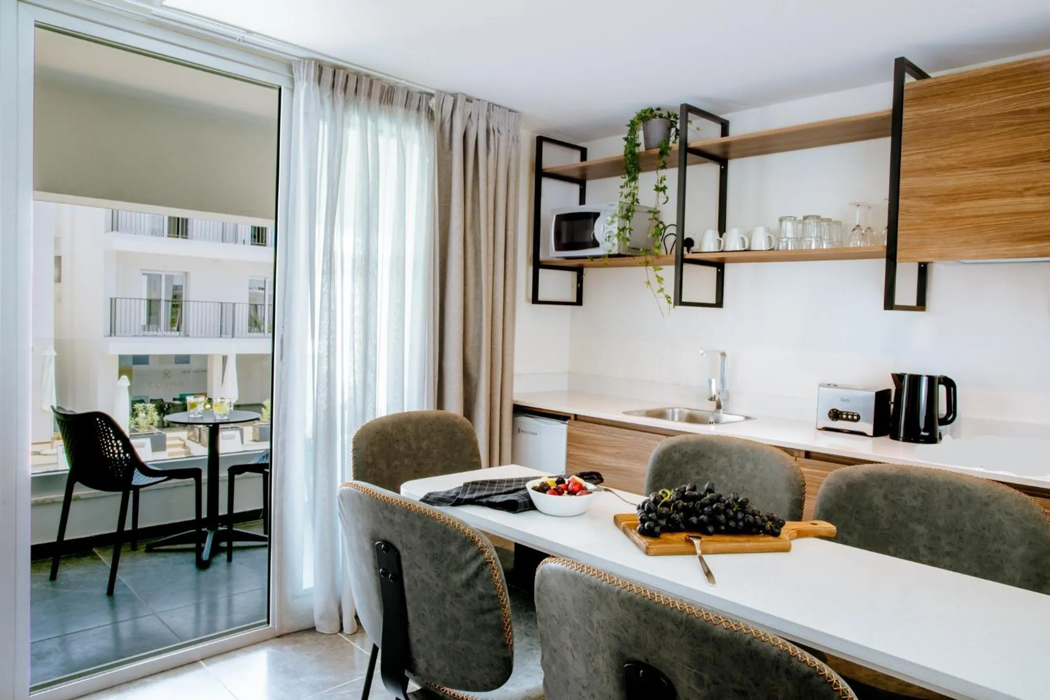 Dining area in Cosmo Napa Boutique Hotel