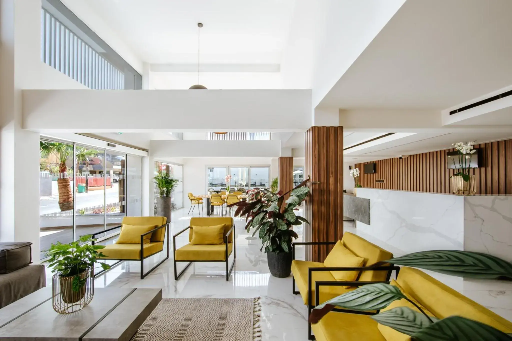 Living room, Lobby/Reception in Cosmo Napa Boutique Hotel