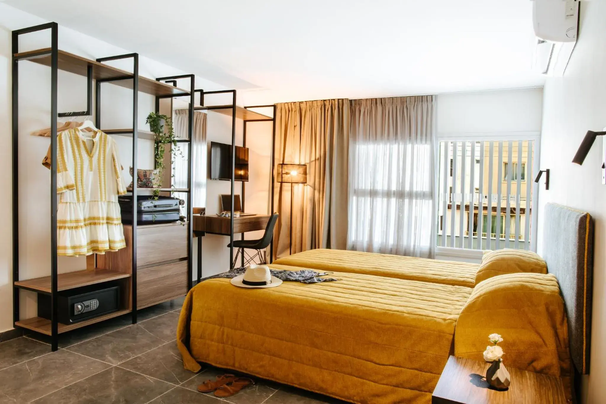 Bedroom, Bed in Cosmo Napa Boutique Hotel