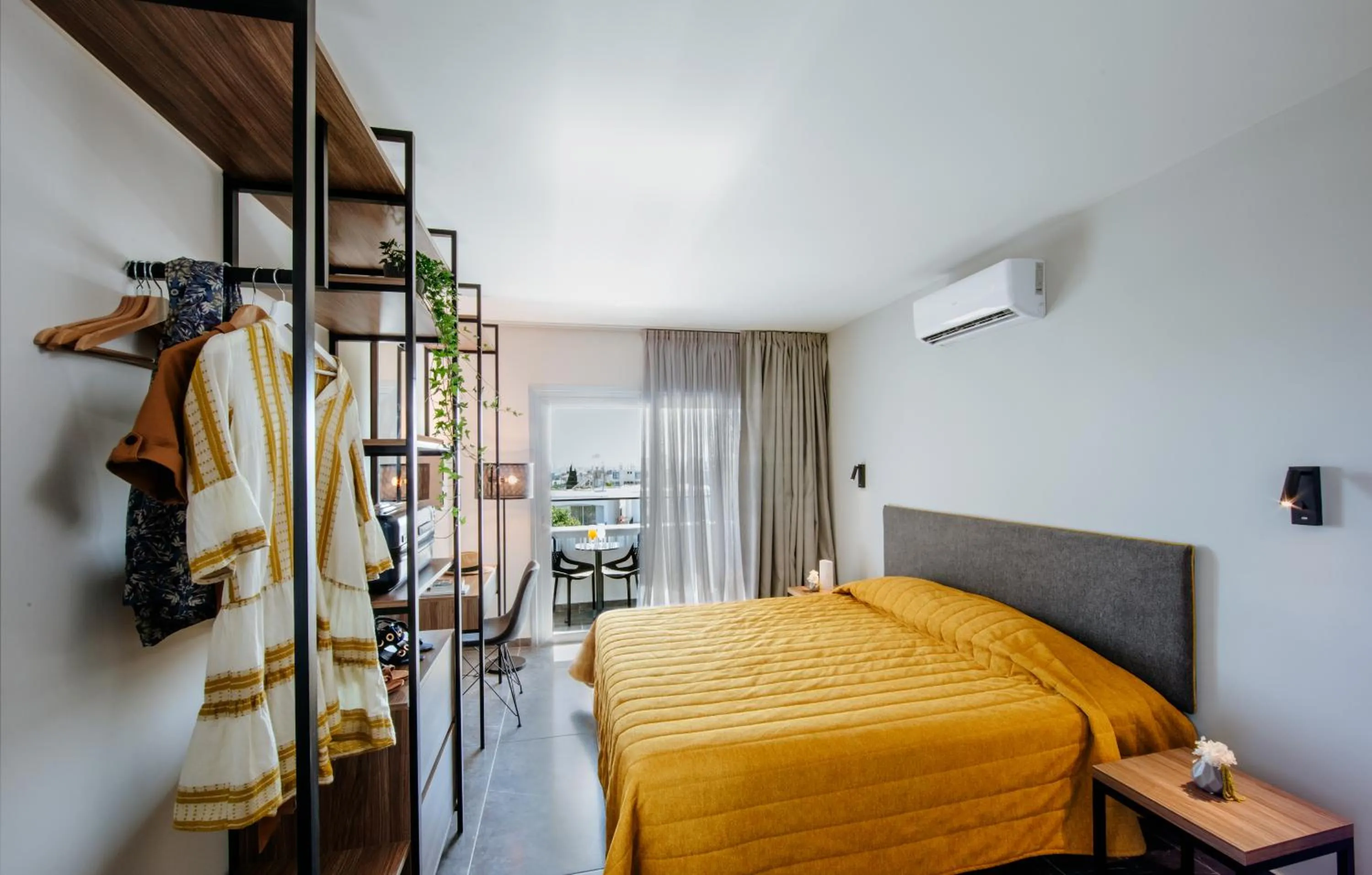 Photo of the whole room, Bed in Cosmo Napa Boutique Hotel