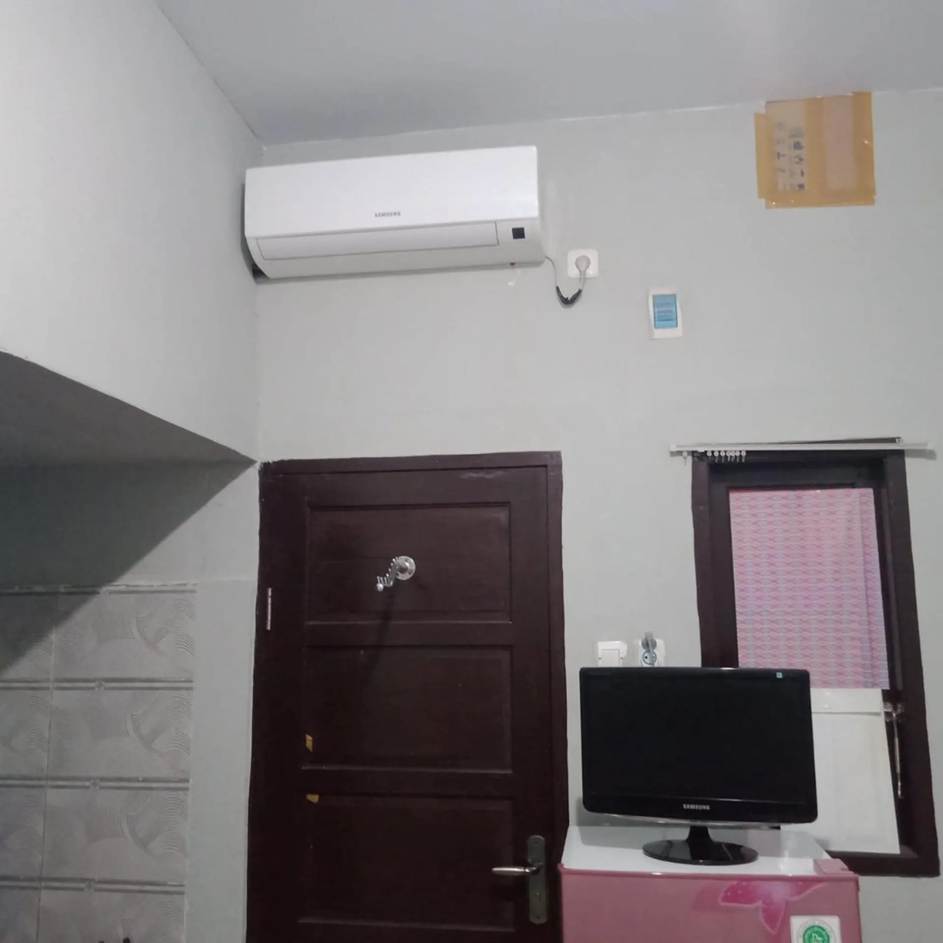 TV and multimedia in Hotel O Pondok Orange Family