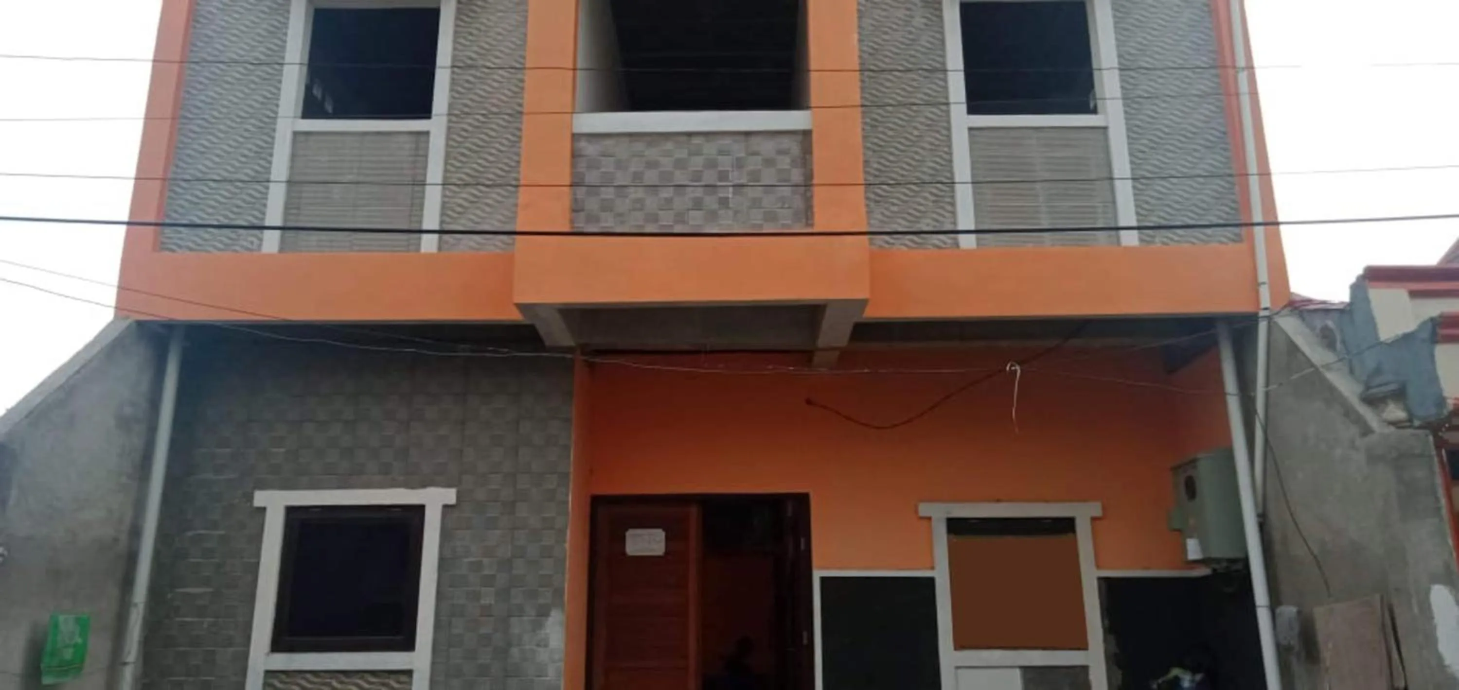 Facade/entrance in Hotel O Pondok Orange Family