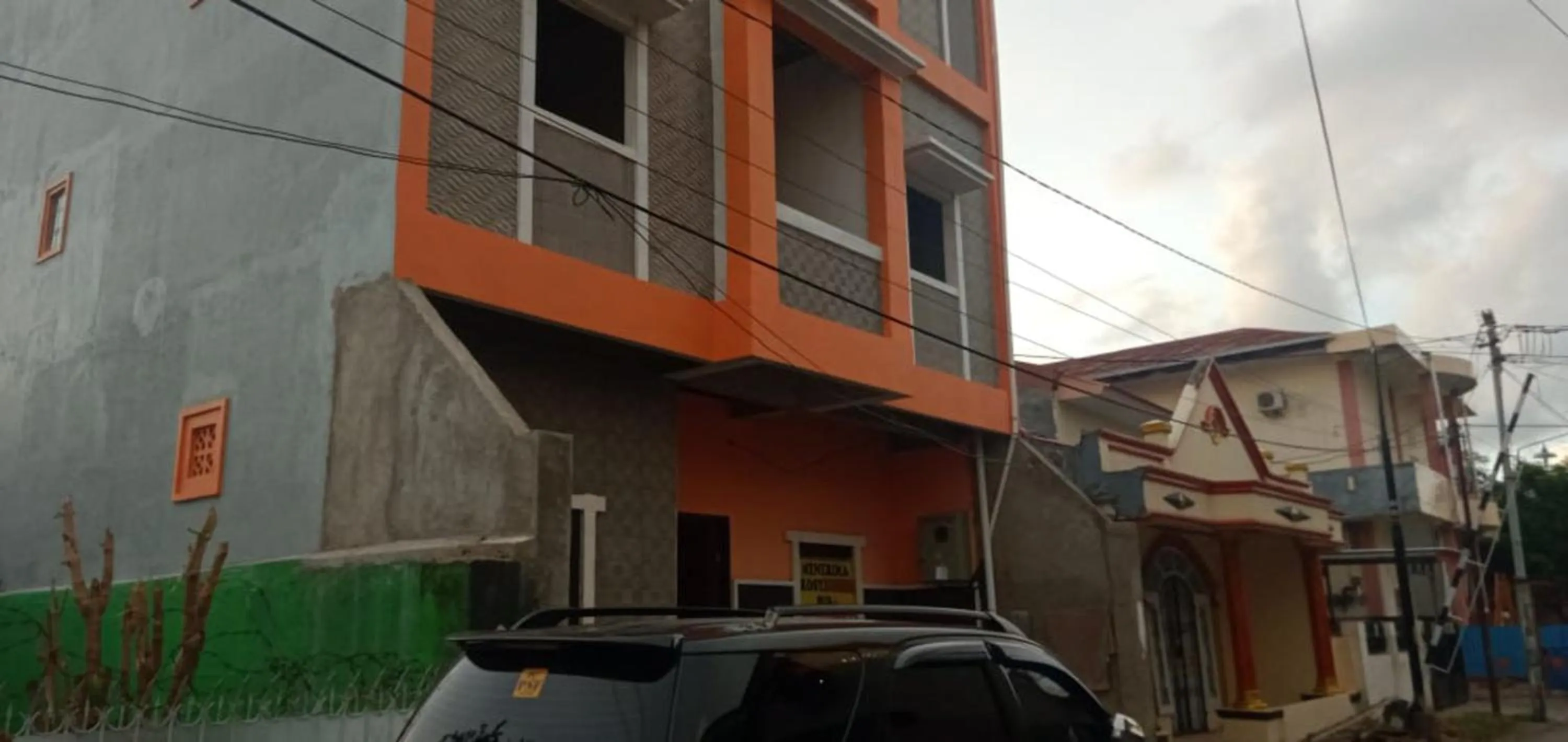 Facade/entrance in Hotel O Pondok Orange Family