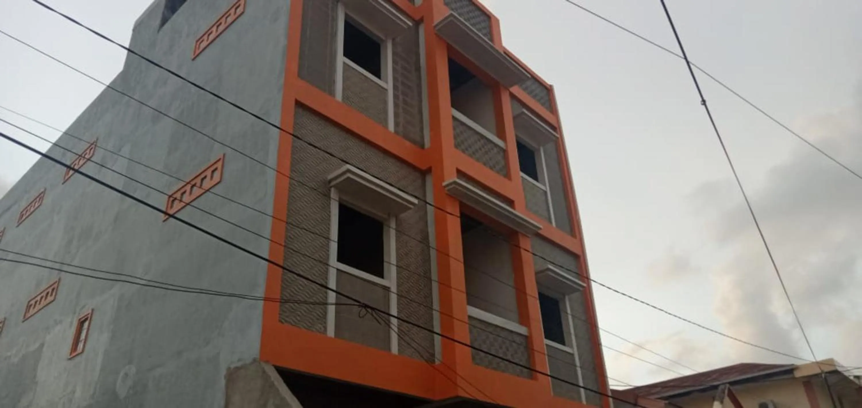 Facade/entrance in Hotel O Pondok Orange Family
