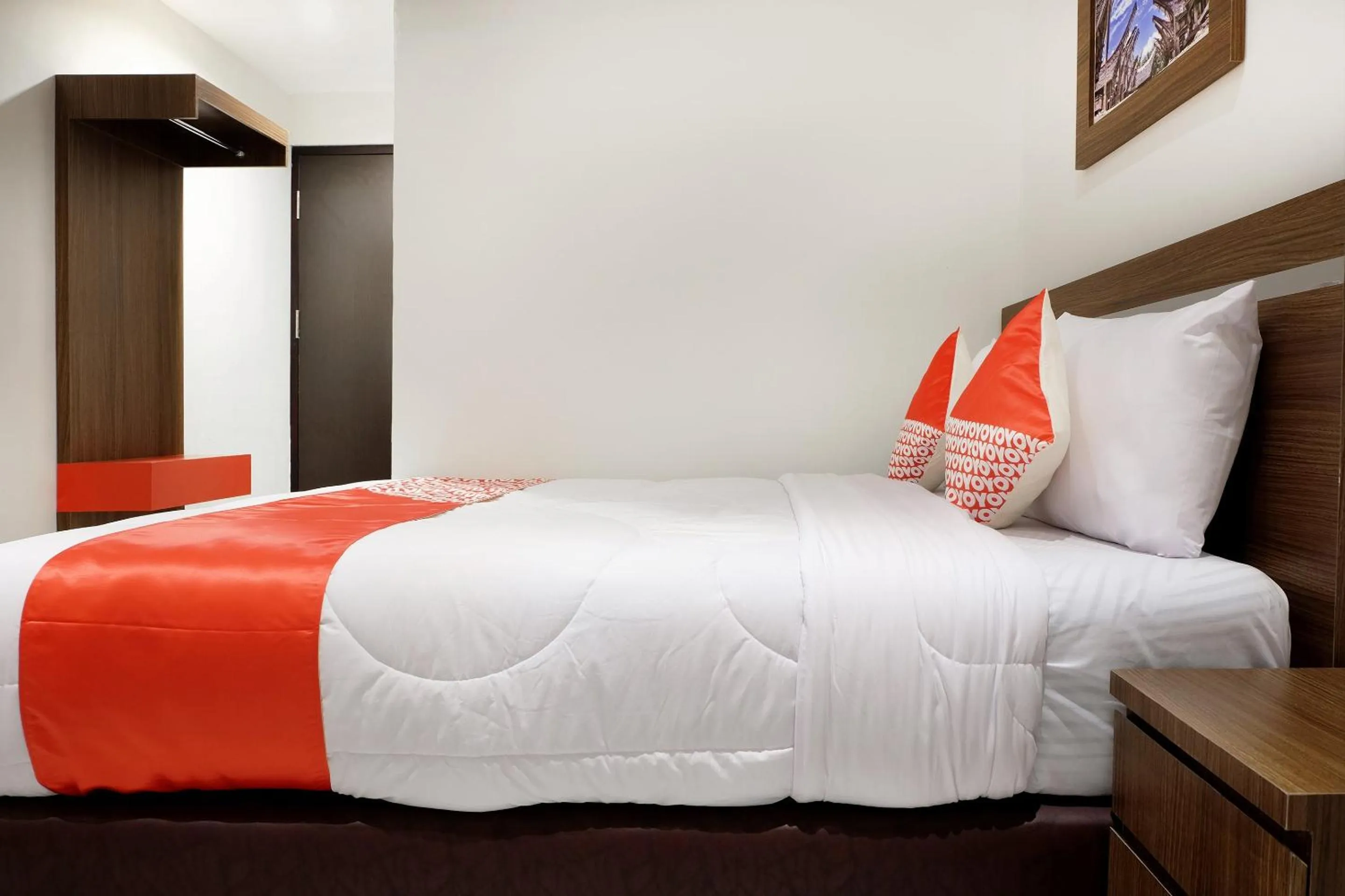 Bedroom, Bed in Super OYO 2756 Anata