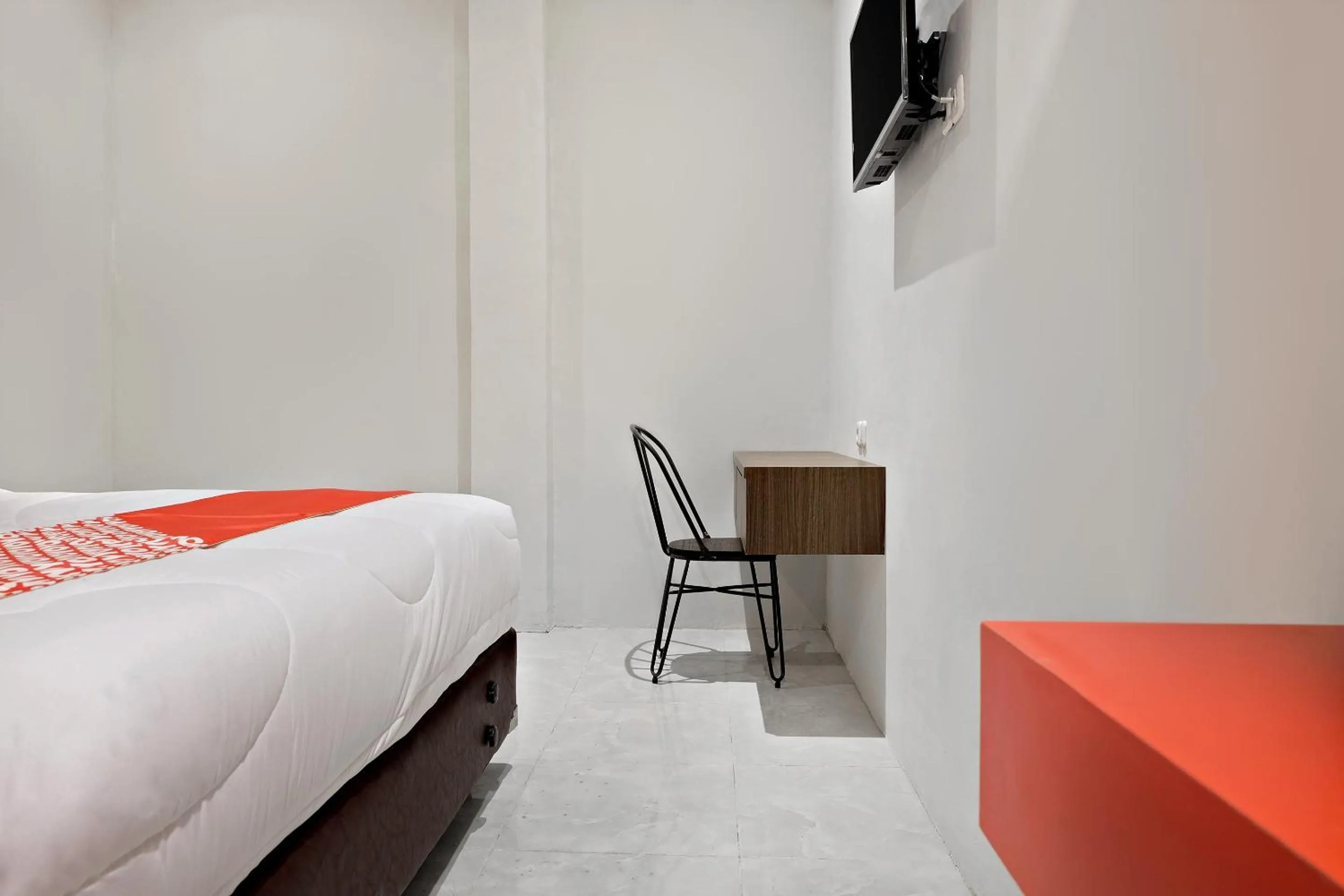 Bedroom, Bed in Super OYO 2756 Anata