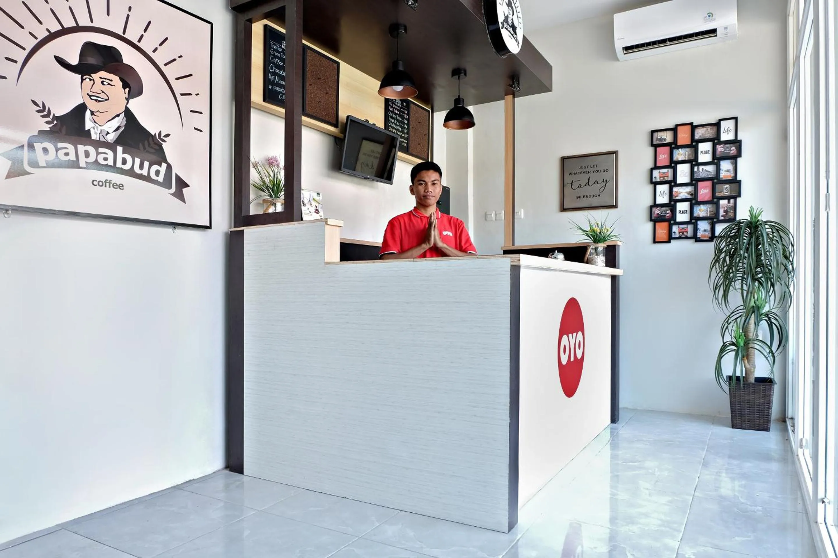 Lobby or reception in Super OYO 2756 Anata