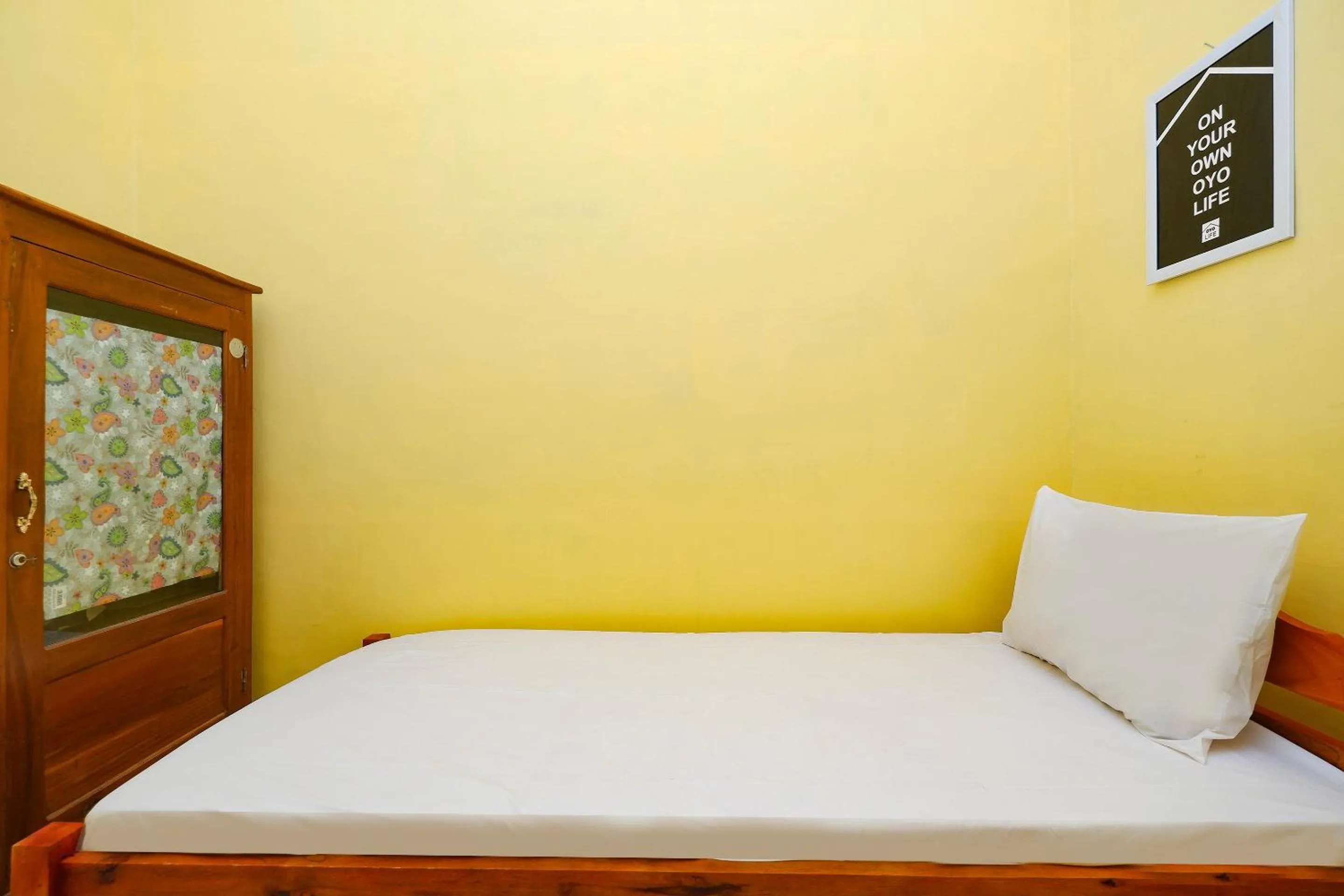 Bedroom, Bed in OYO Life 2867 Kos Kuning