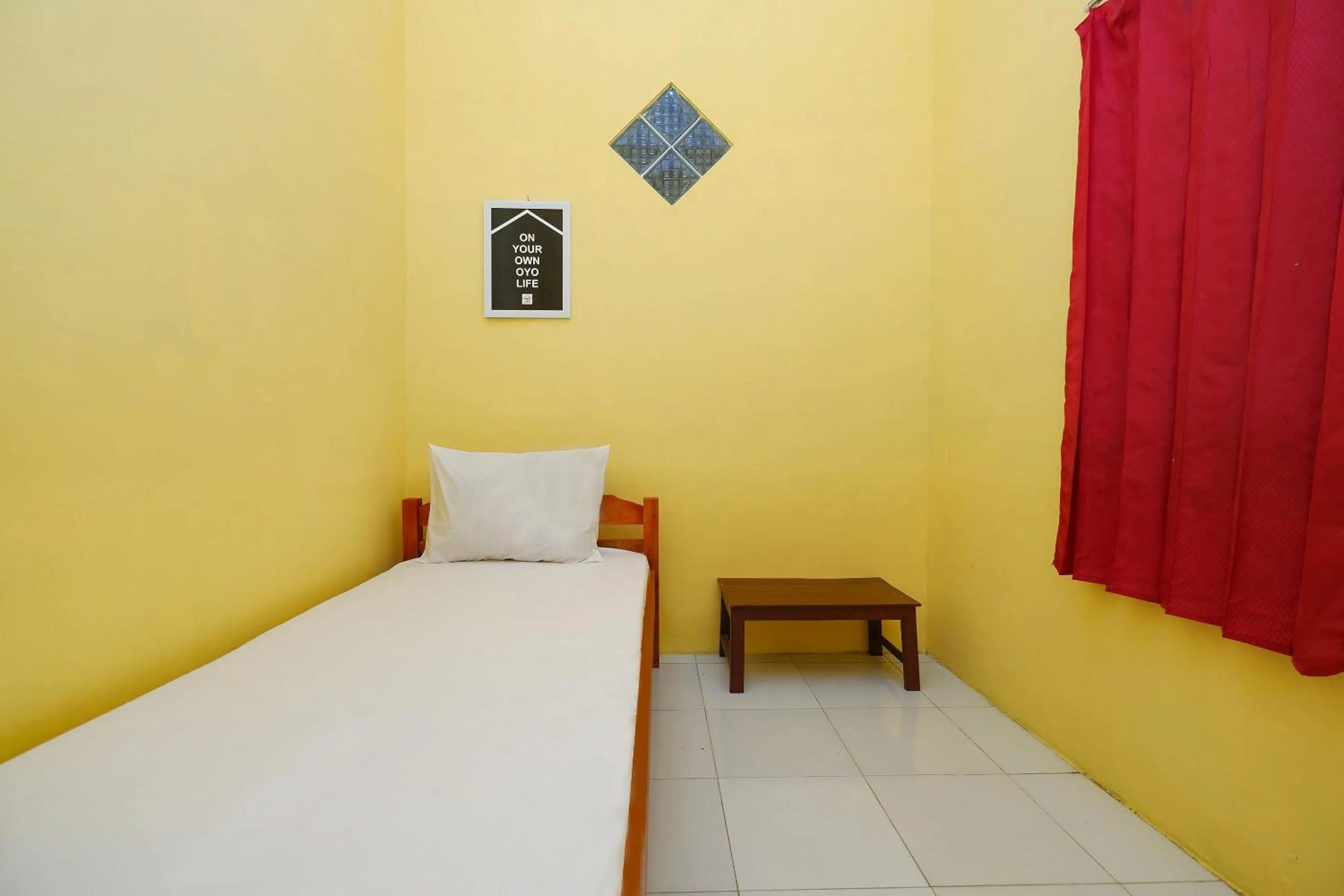 Bedroom, Bed in OYO Life 2867 Kos Kuning