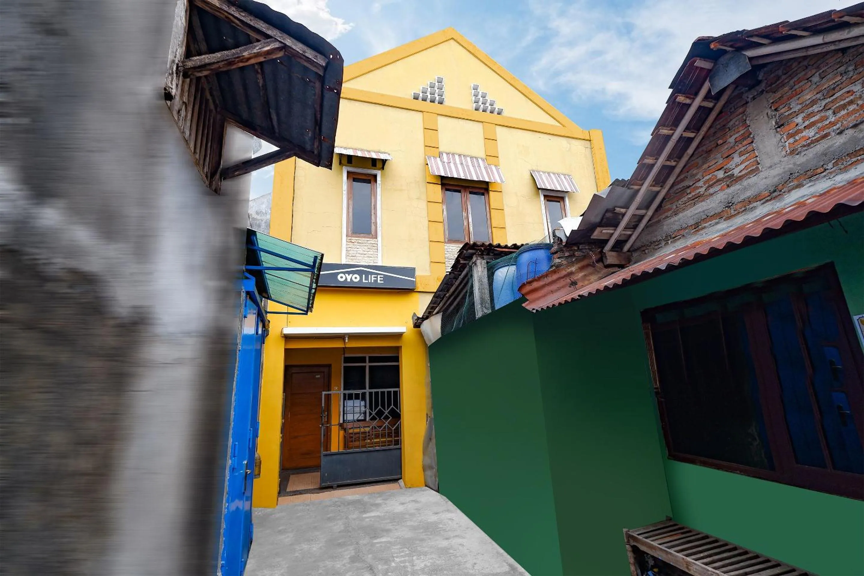 Facade/entrance in OYO Life 2867 Kos Kuning