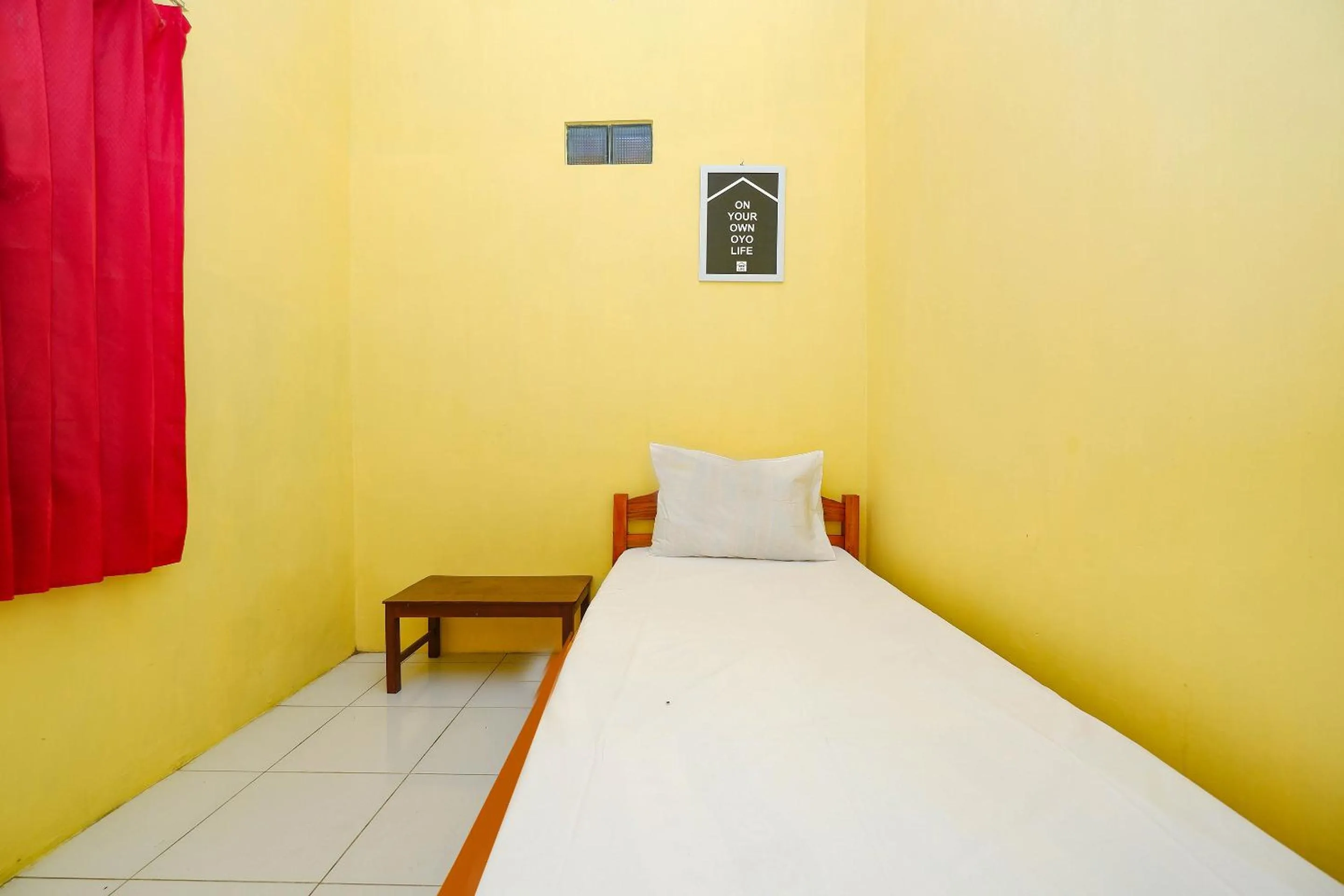 Bedroom, Bed in OYO Life 2867 Kos Kuning
