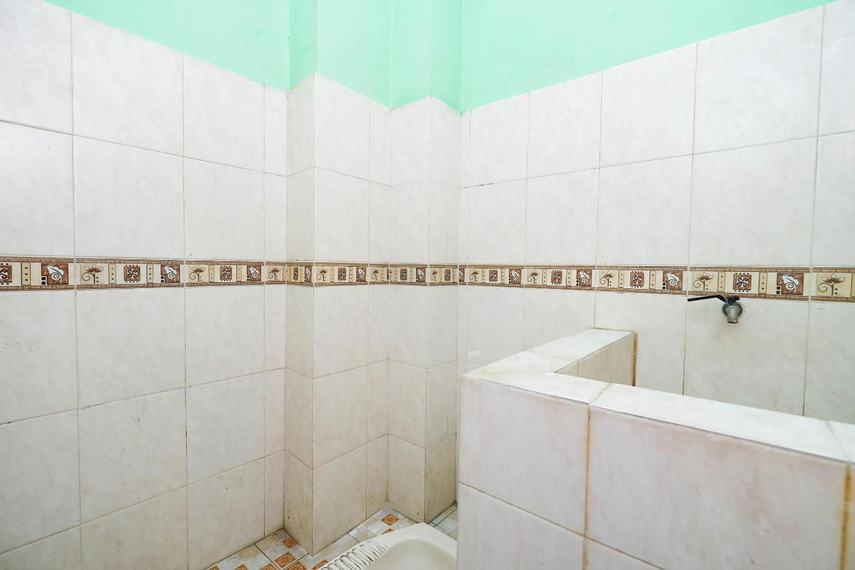 Bathroom in OYO Life 2867 Kos Kuning