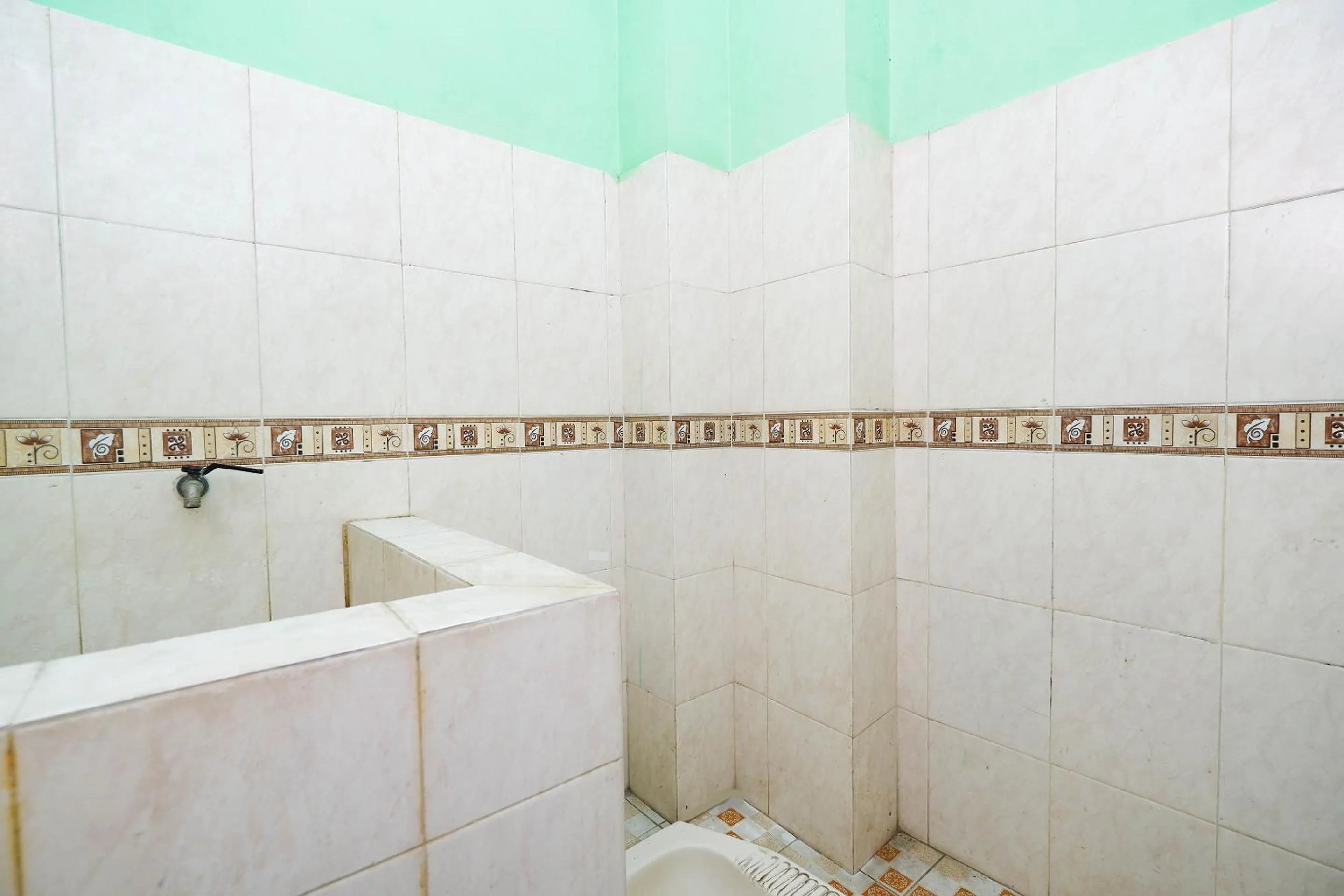 Bathroom in OYO Life 2867 Kos Kuning