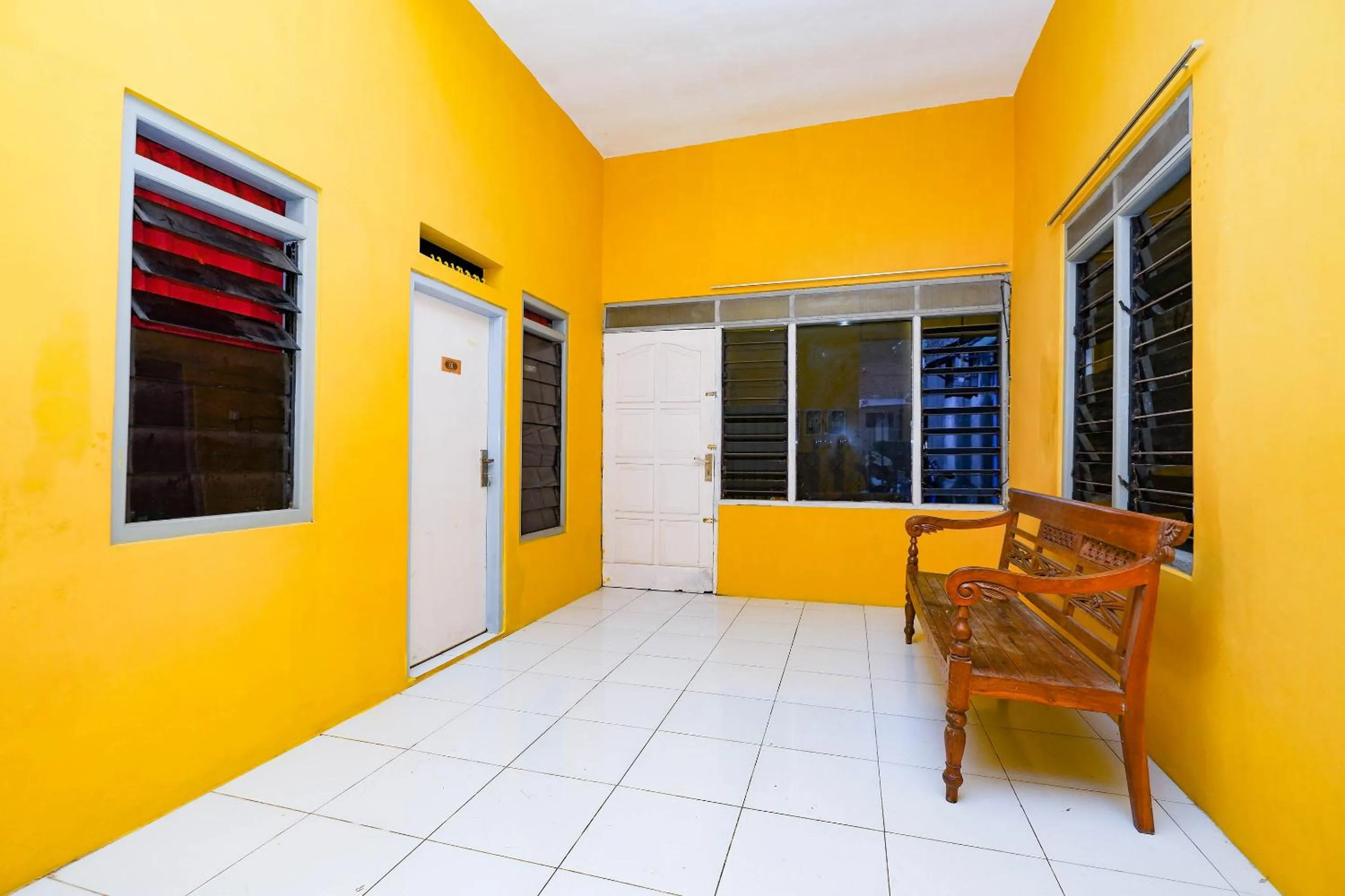 Area and facilities in OYO Life 2867 Kos Kuning