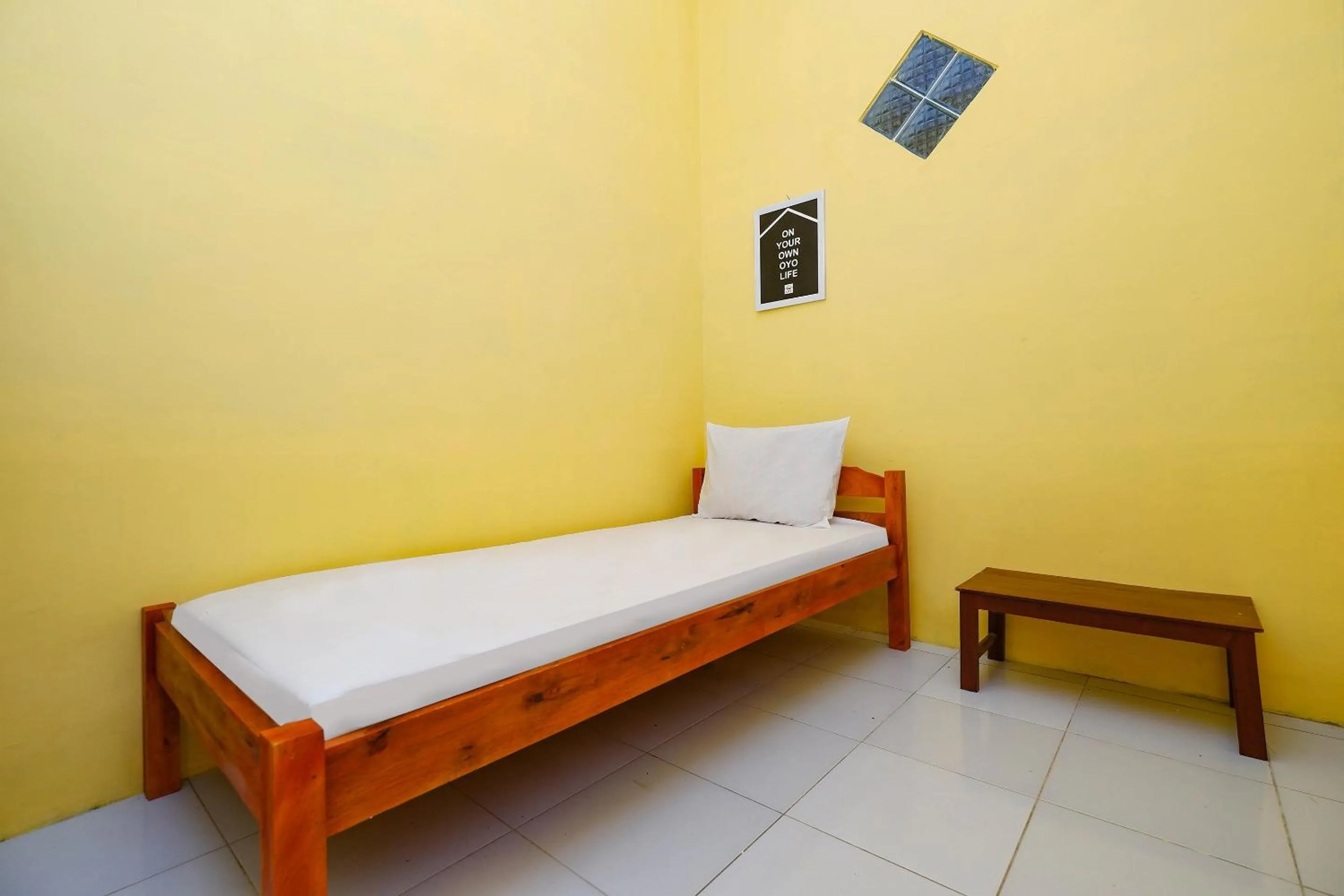Bedroom, Bed in OYO Life 2867 Kos Kuning