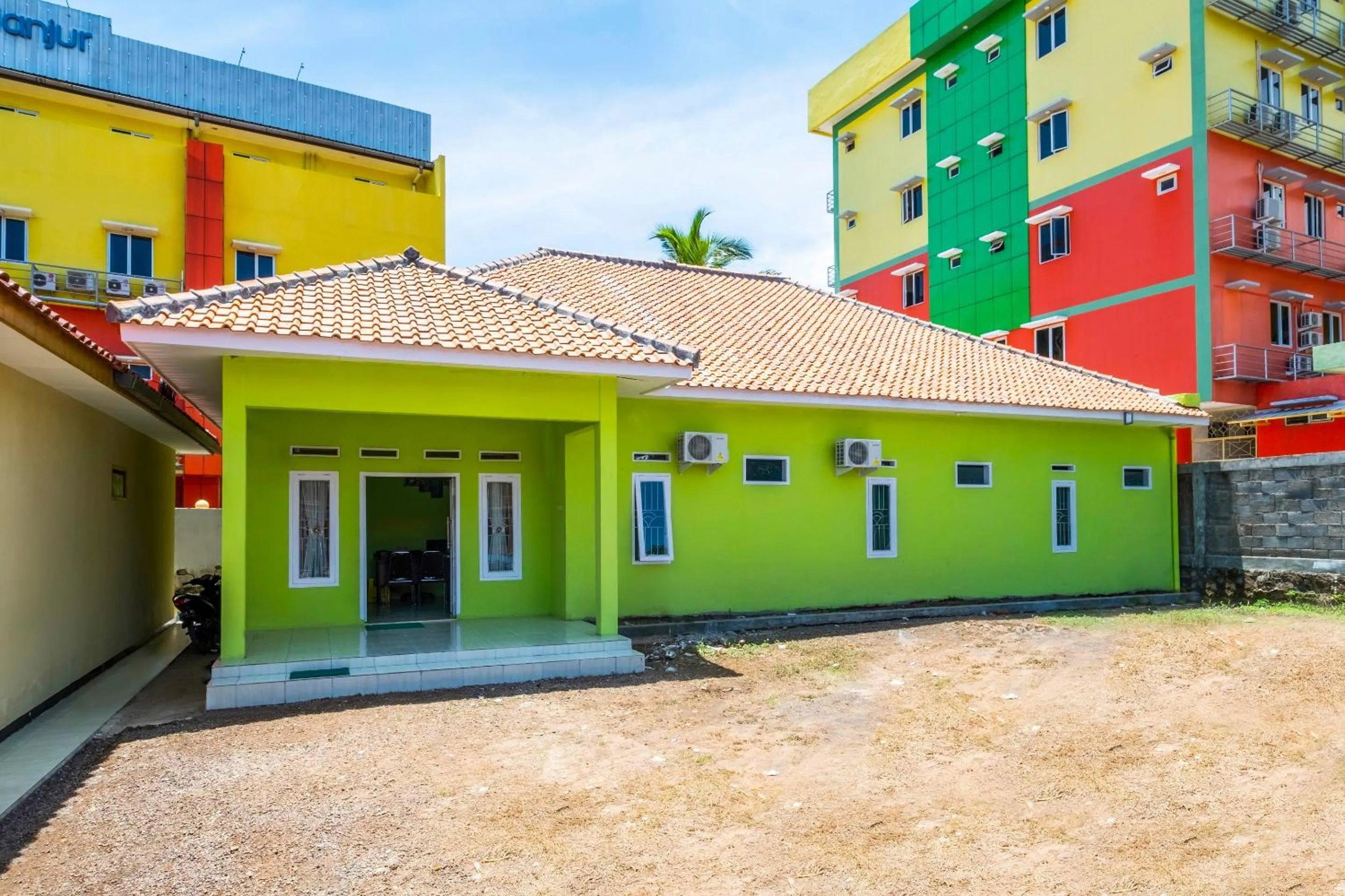 Facade/entrance in OYO 2859 Fatan Costel Syariah