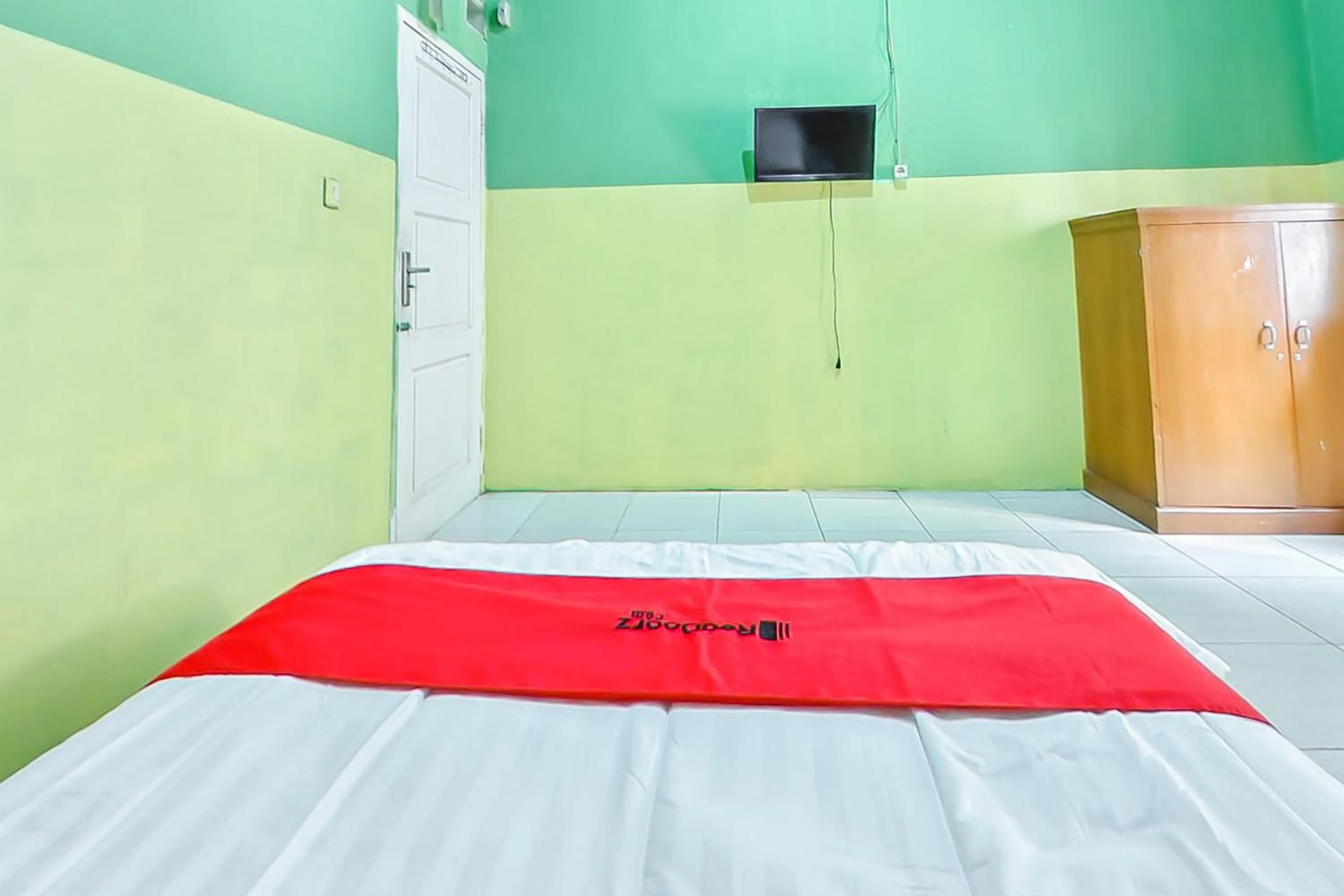 Bedroom, Bed in RedDoorz near RS Dr Hafiz Cianjur