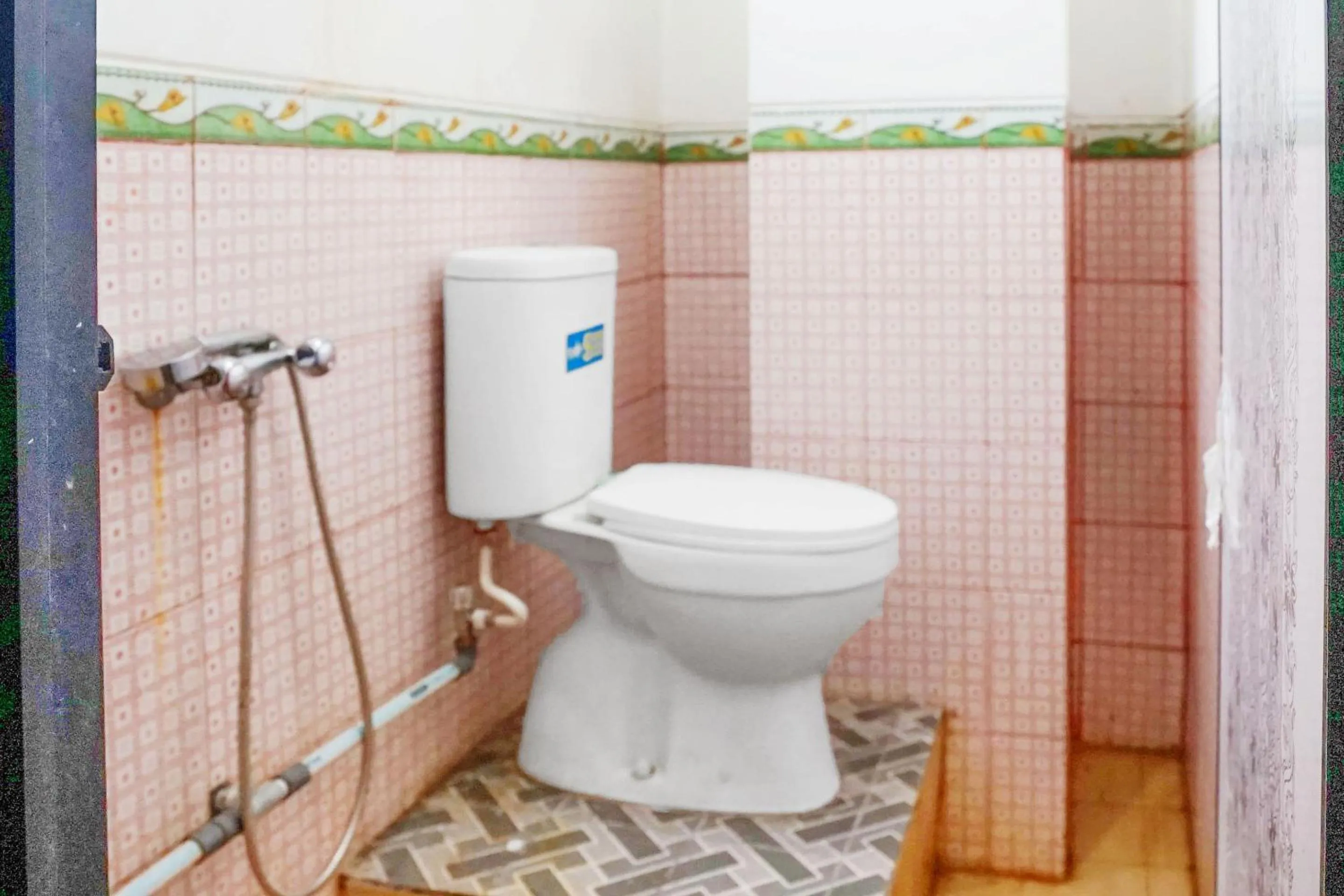 Bathroom in OYO Life 2820 Hotel Perdana Syariah