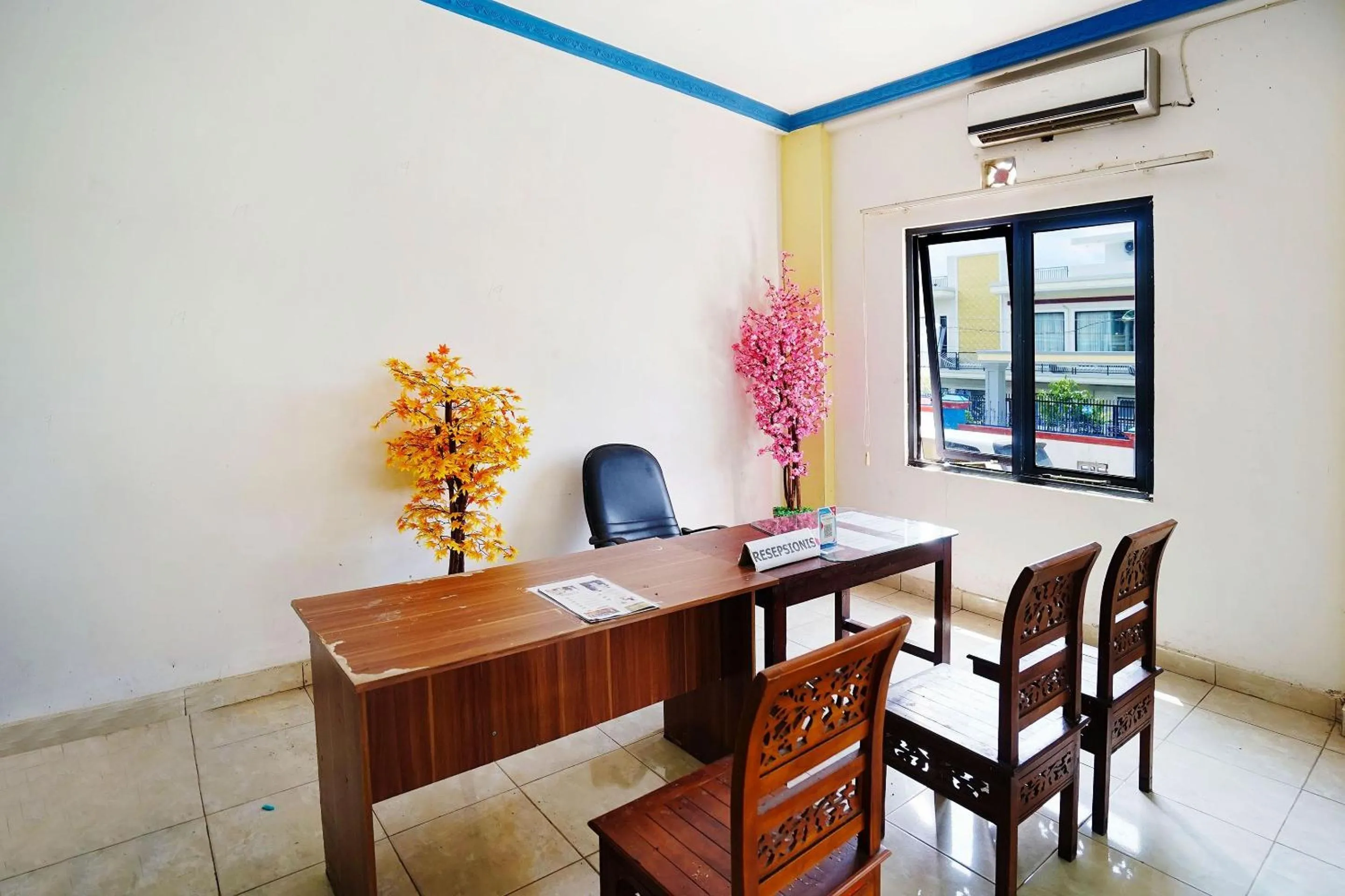 Lobby or reception in OYO Life 2820 Hotel Perdana Syariah