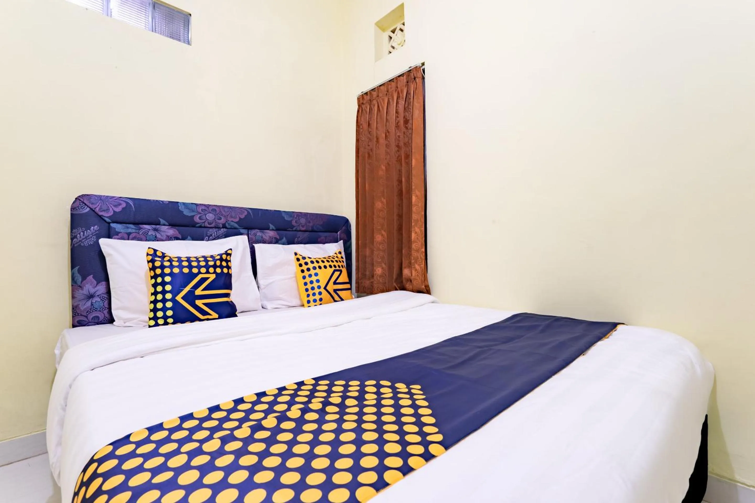 Bedroom, Bed in Hotel O Nabila Homestay