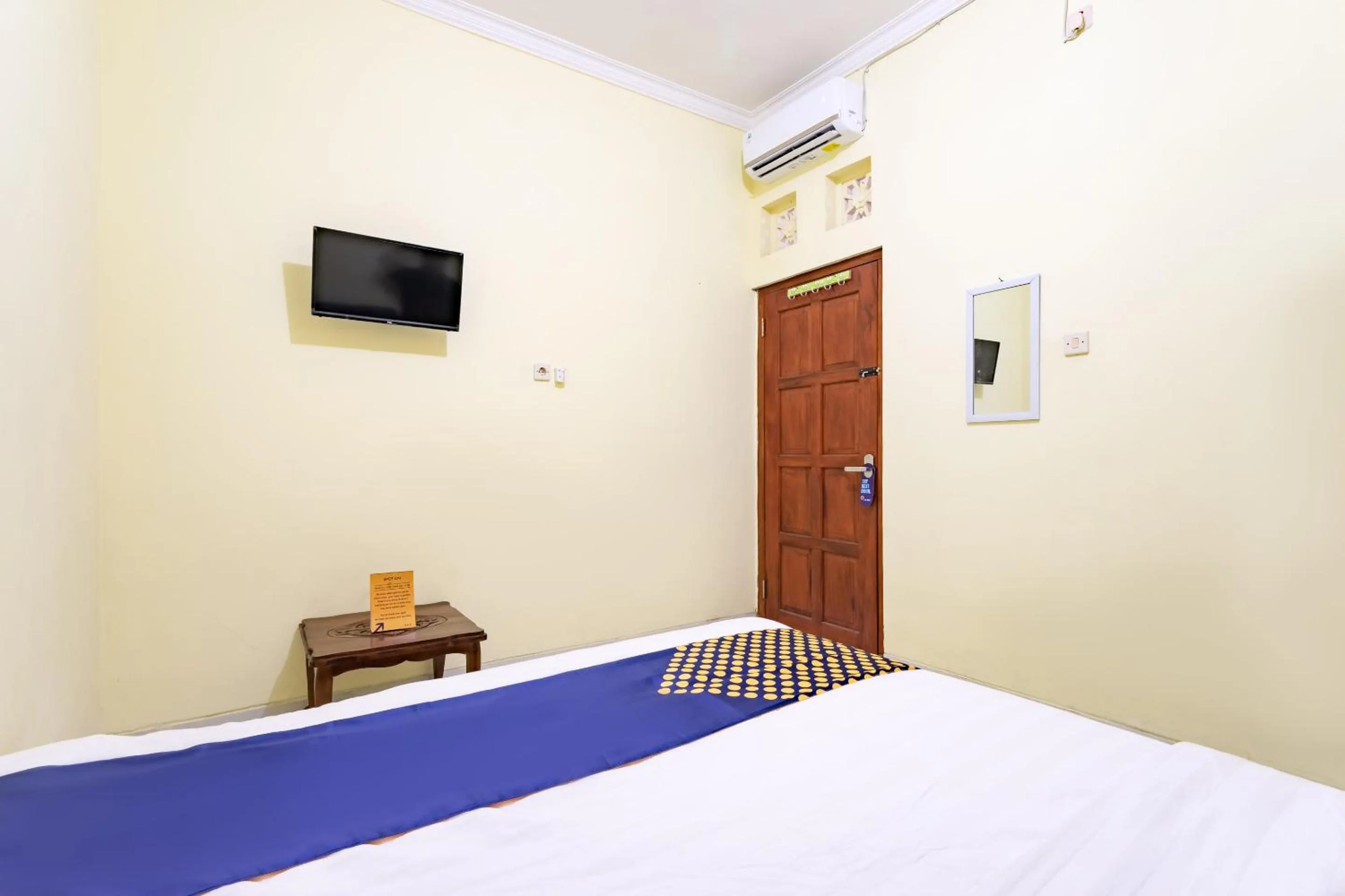 Bedroom, Bed in Hotel O Nabila Homestay