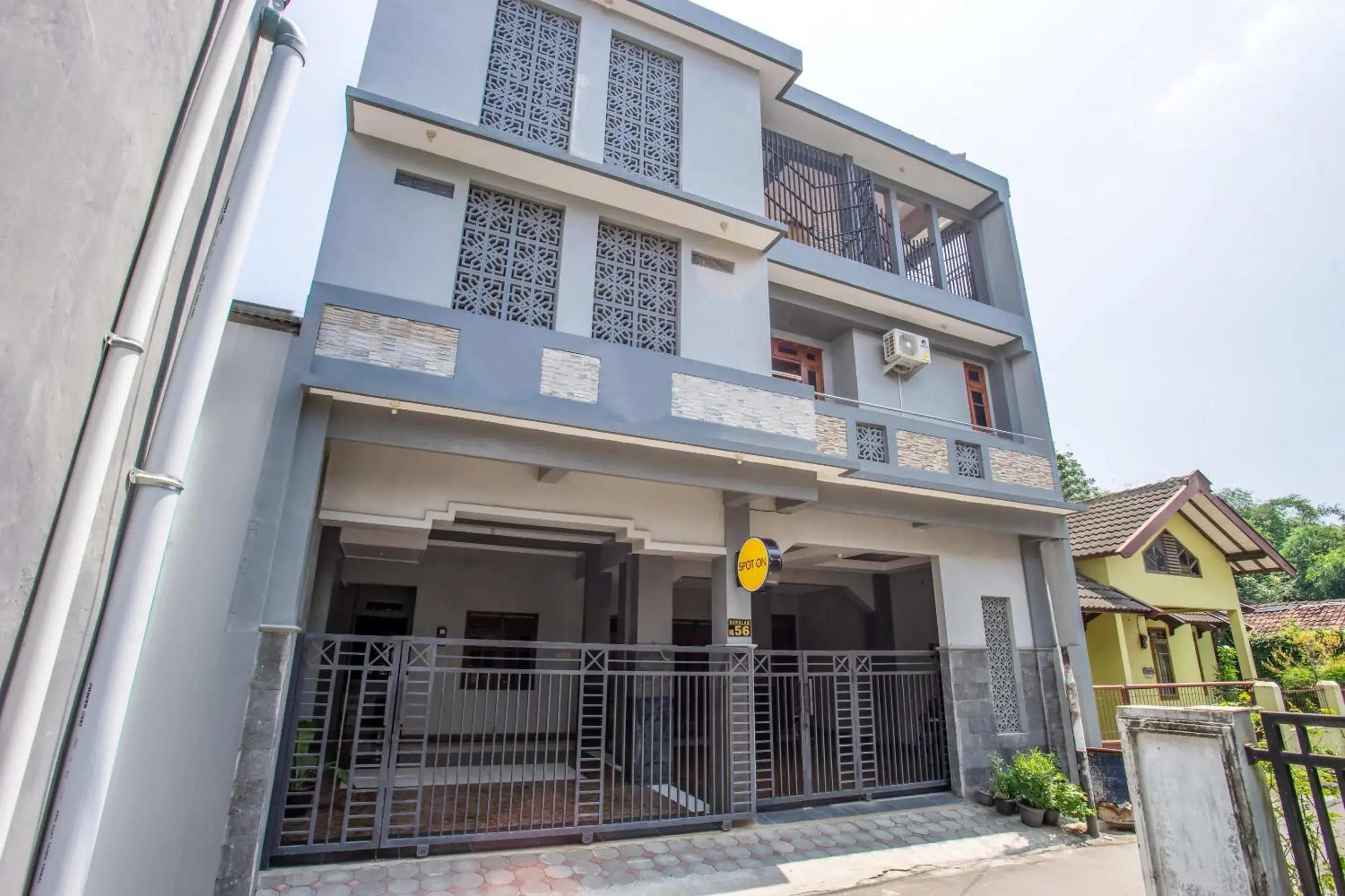 Facade/entrance in Hotel O Nabila Homestay Facade/entrance in Hotel O Nabila Homestay