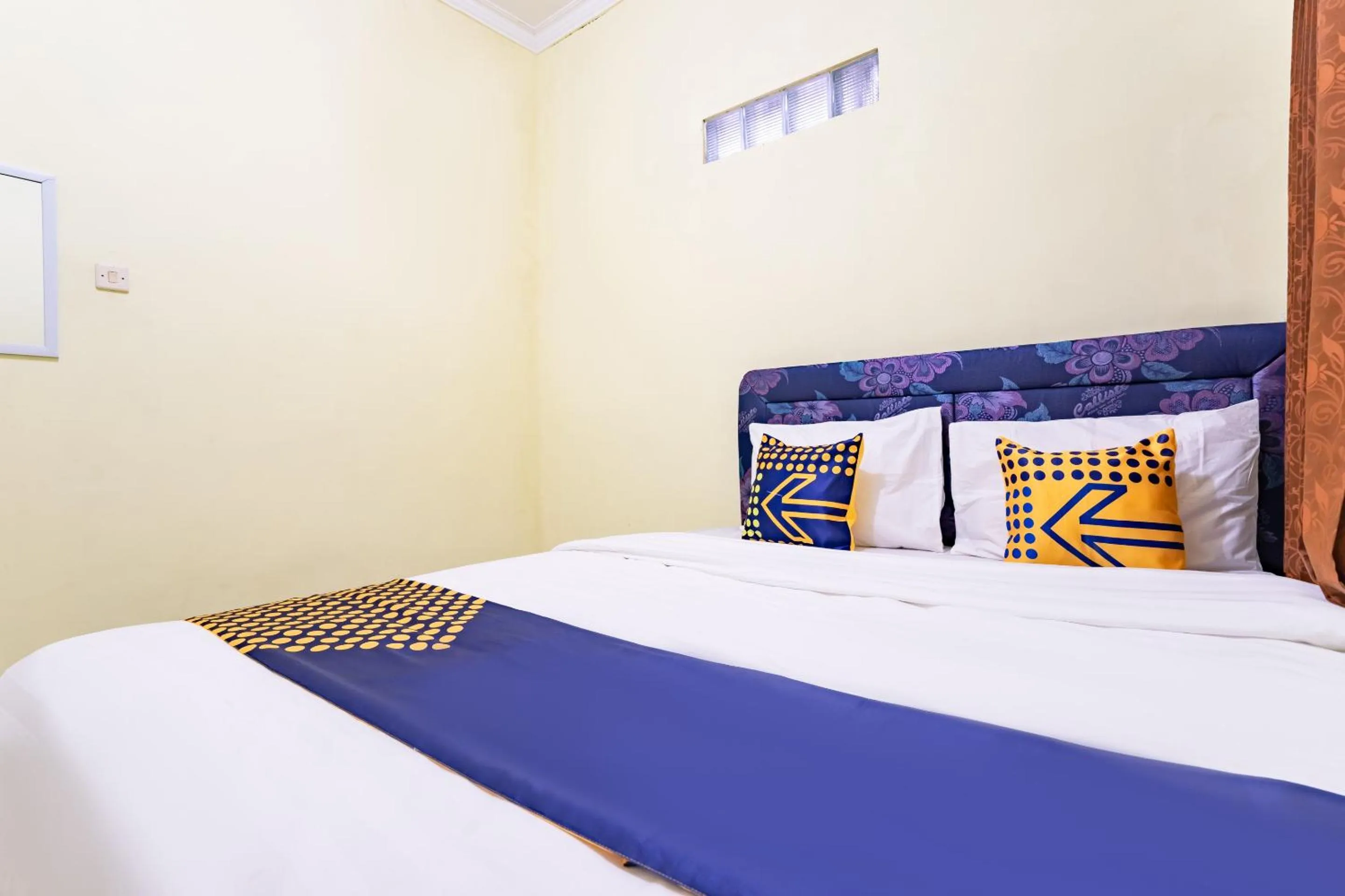 Bedroom, Bed in Hotel O Nabila Homestay