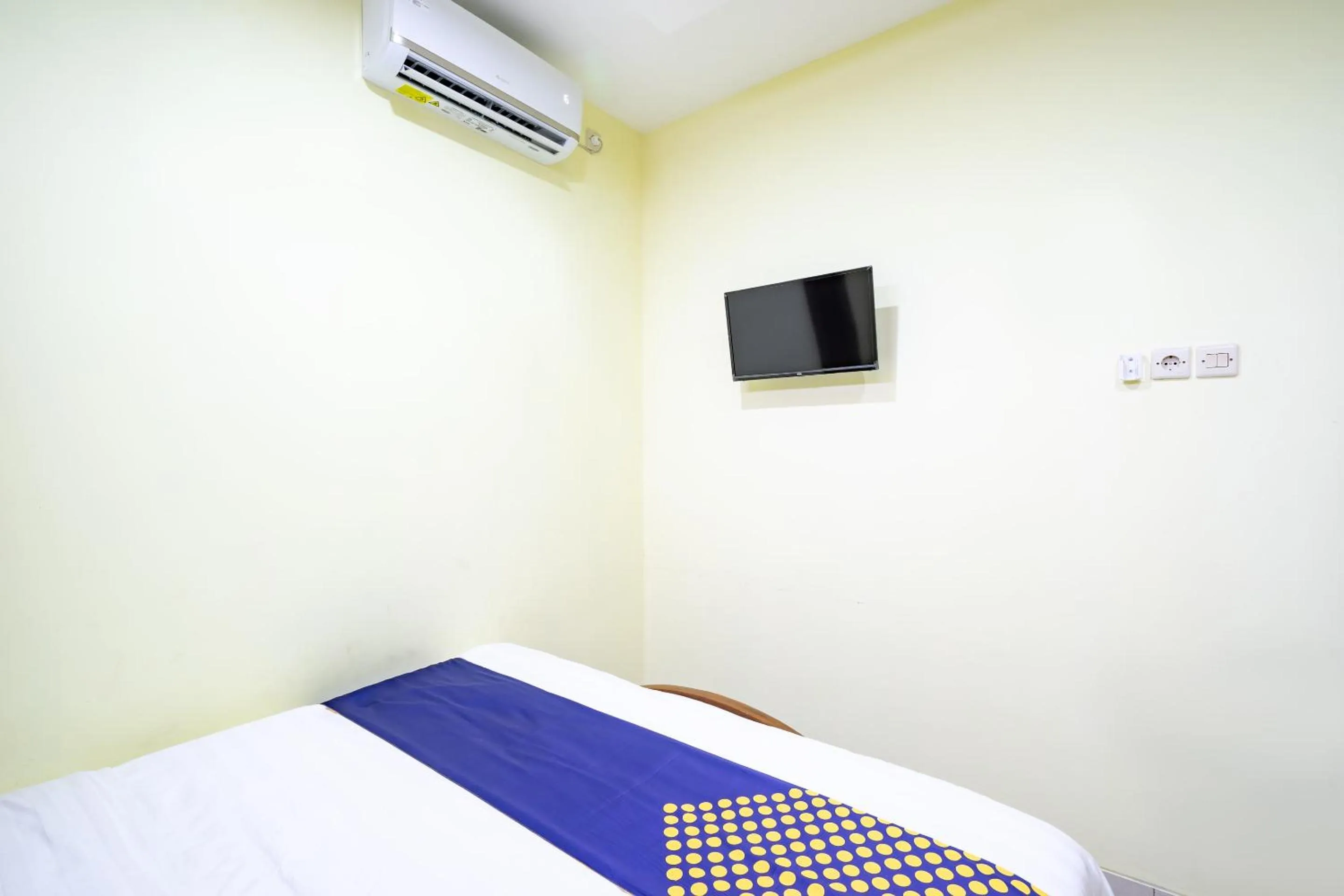 Bedroom, Bed in Hotel O Nabila Homestay