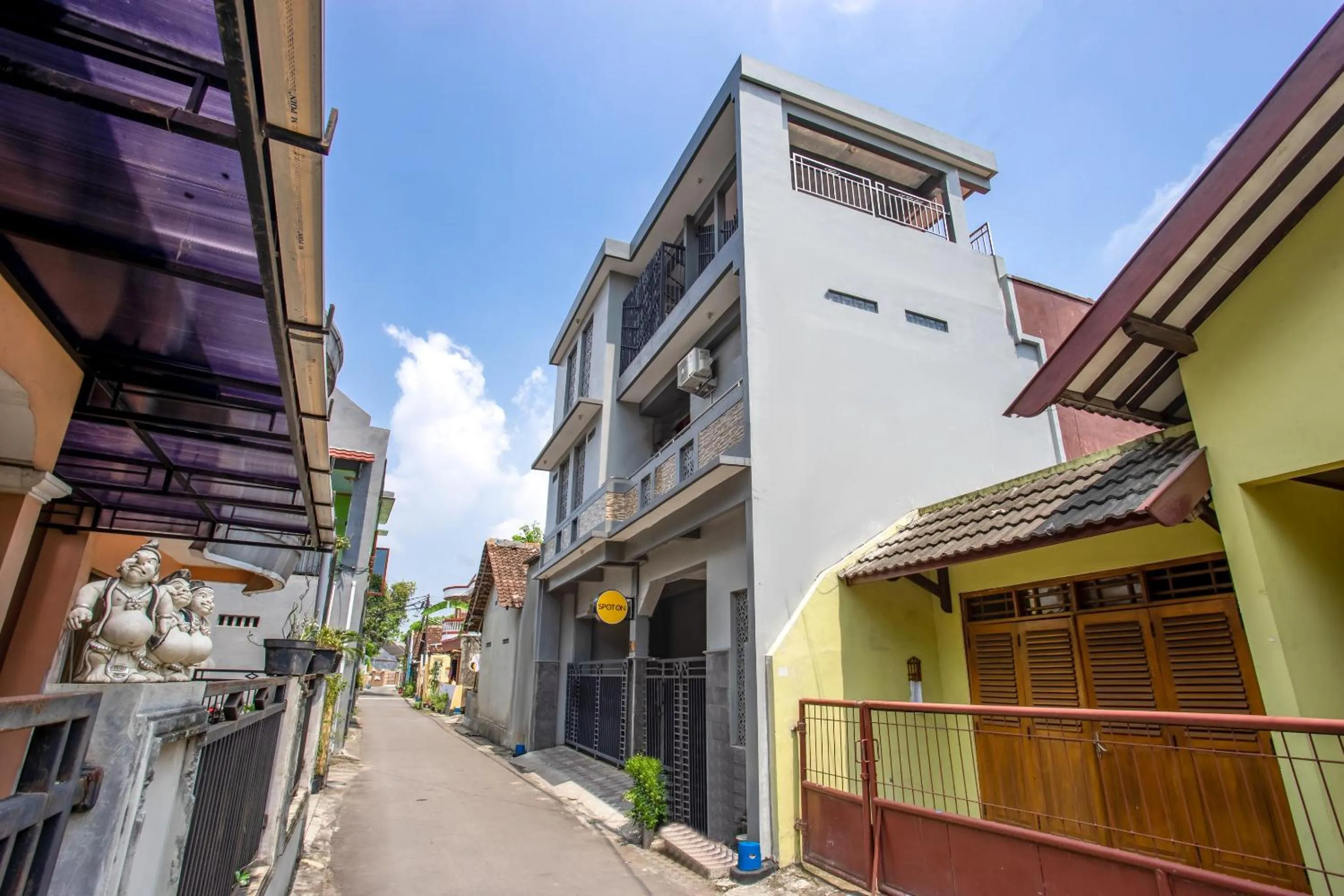 Facade/entrance in Hotel O Nabila Homestay
