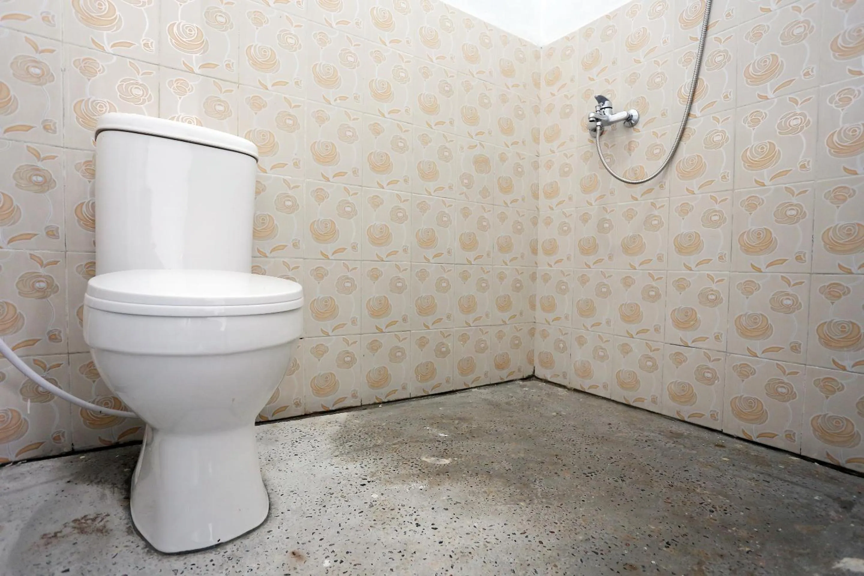 Bathroom in RedDoorz near Universitas Palangkaraya 2