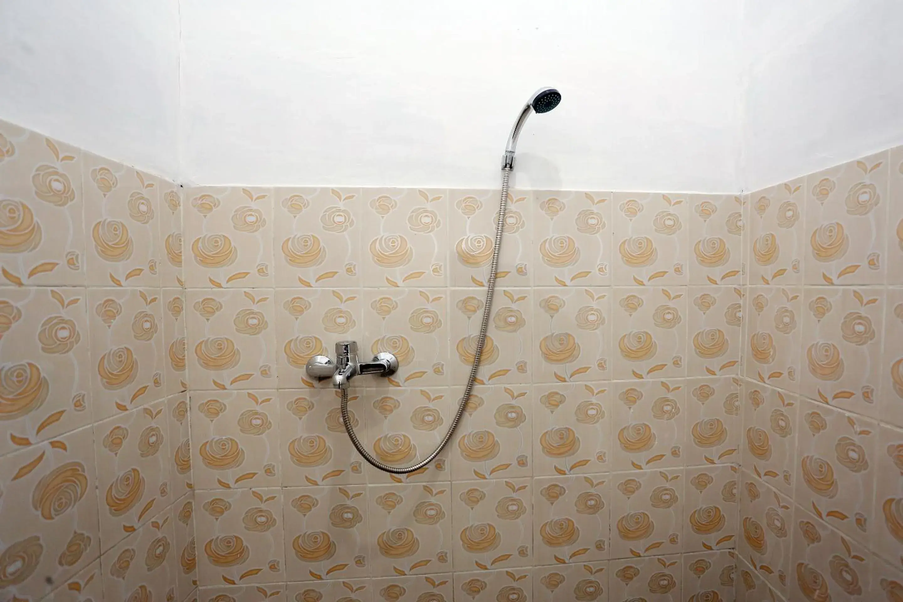 Bathroom in RedDoorz near Universitas Palangkaraya 2 Bathroom in RedDoorz near Universitas Palangkaraya 2