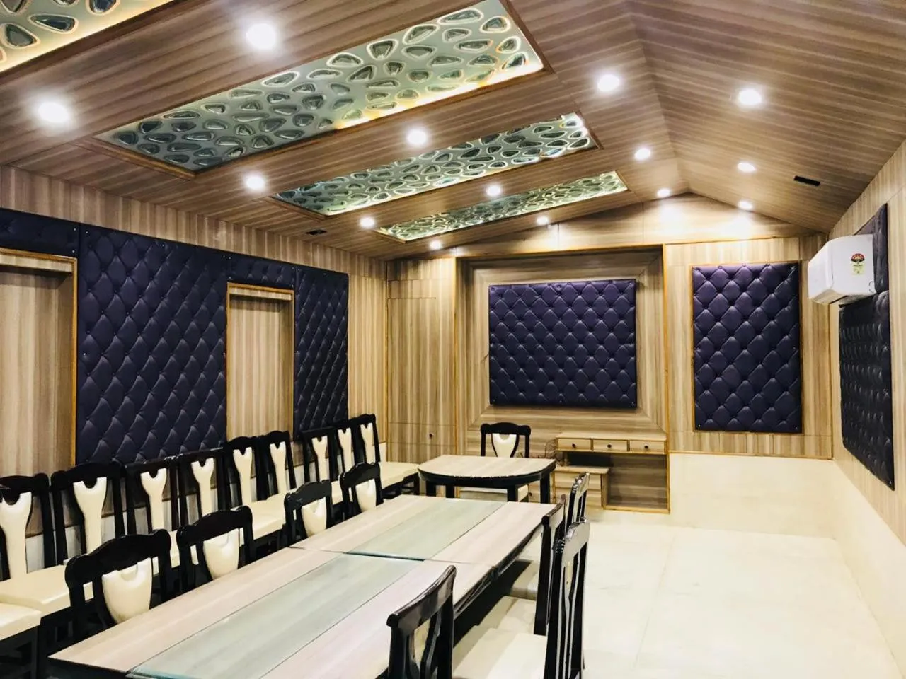 Meeting/conference room in Hotel Gopinath The Grand