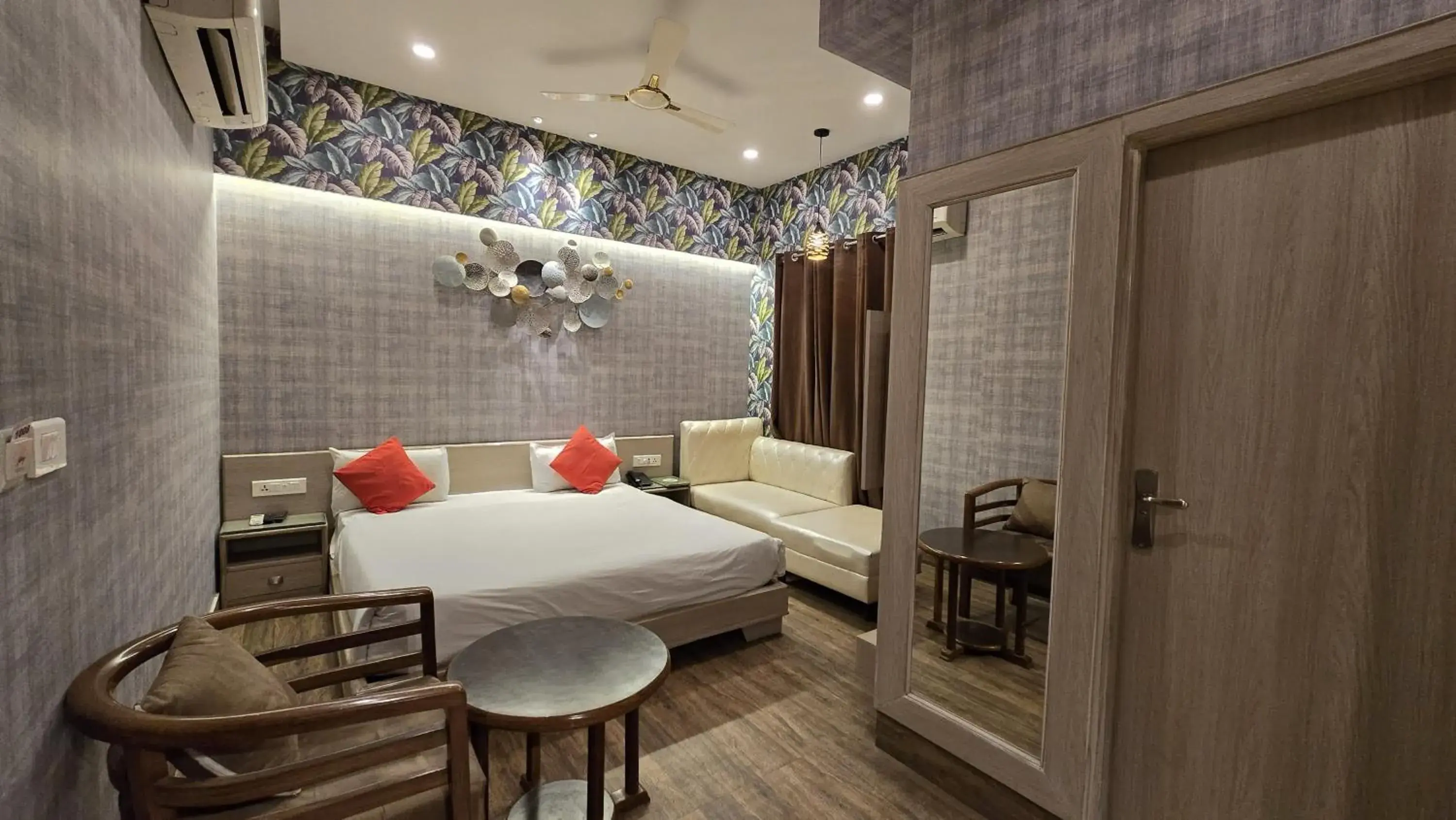 Photo of the whole room in Hotel Gopinath The Grand Photo of the whole room in Hotel Gopinath The Grand