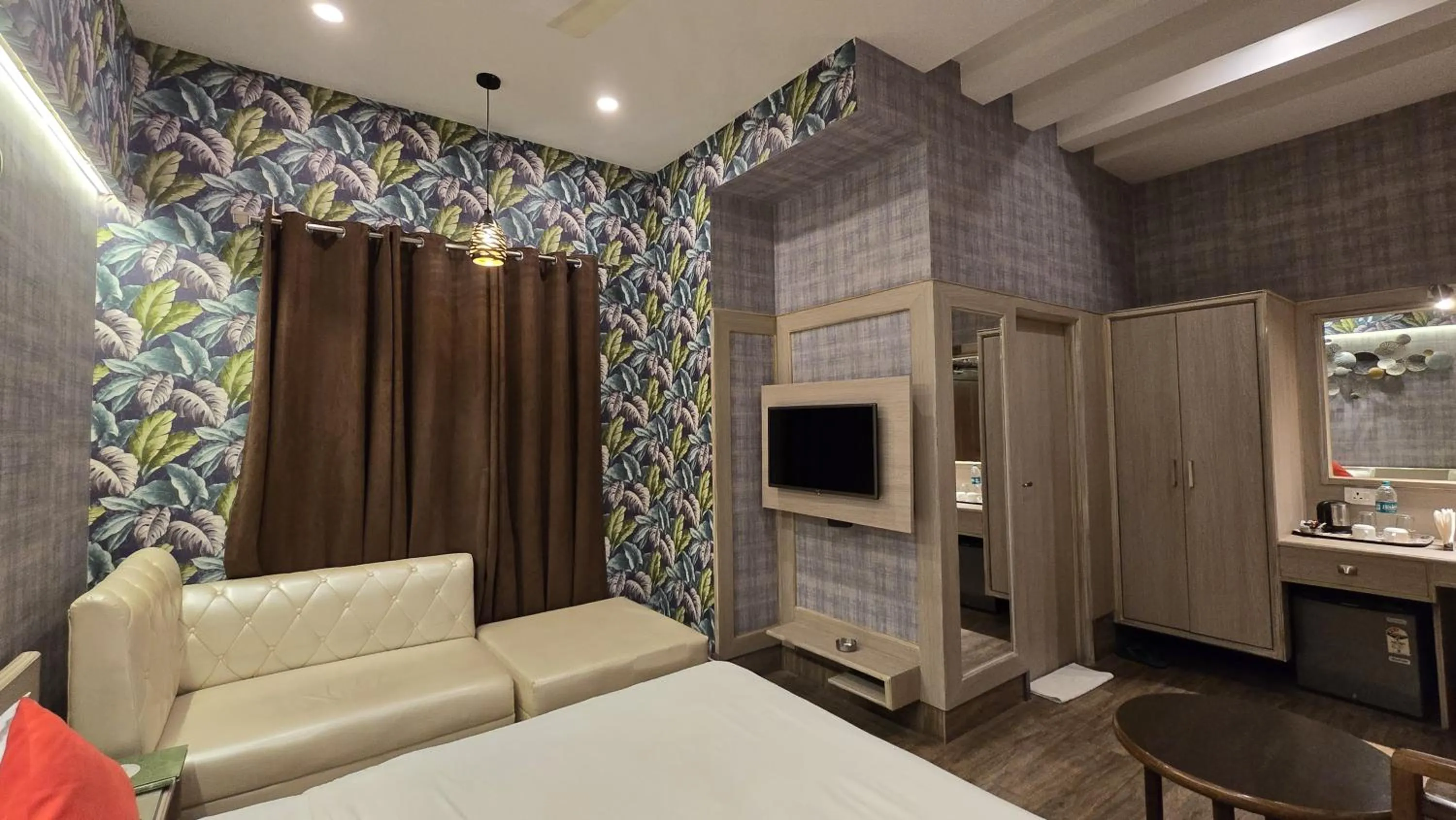 TV and multimedia in Hotel Gopinath The Grand