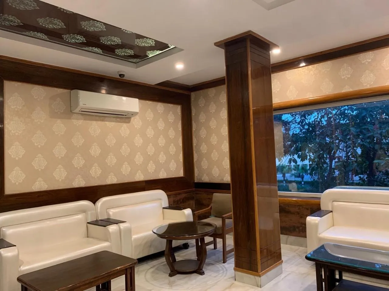 Living room in Hotel Gopinath The Grand