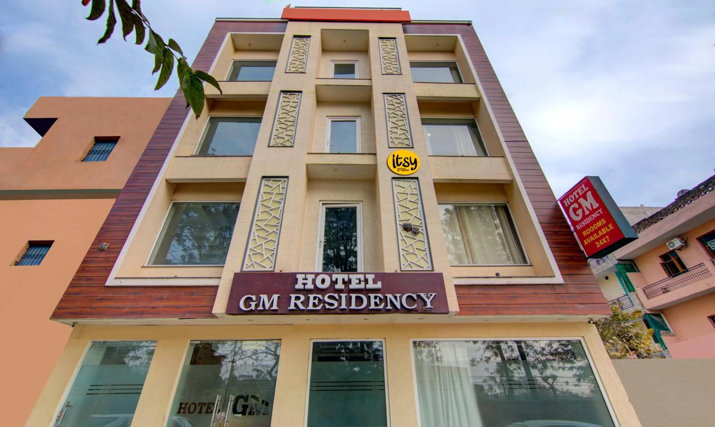 Property building in Itsy Hotels GM Residency