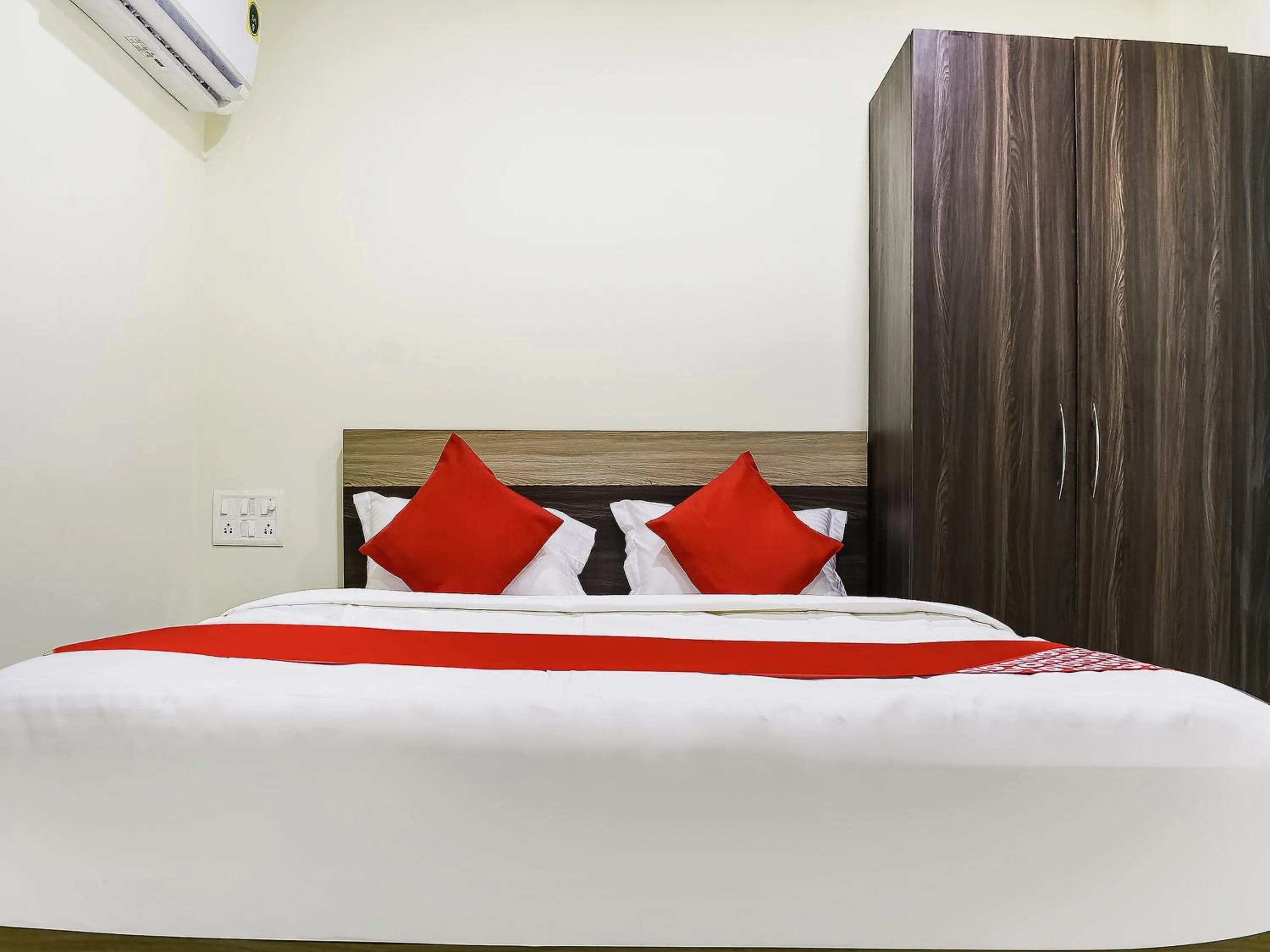 Bedroom, Bed in Hotel O S&h Residency Bahadalpur Railway Station