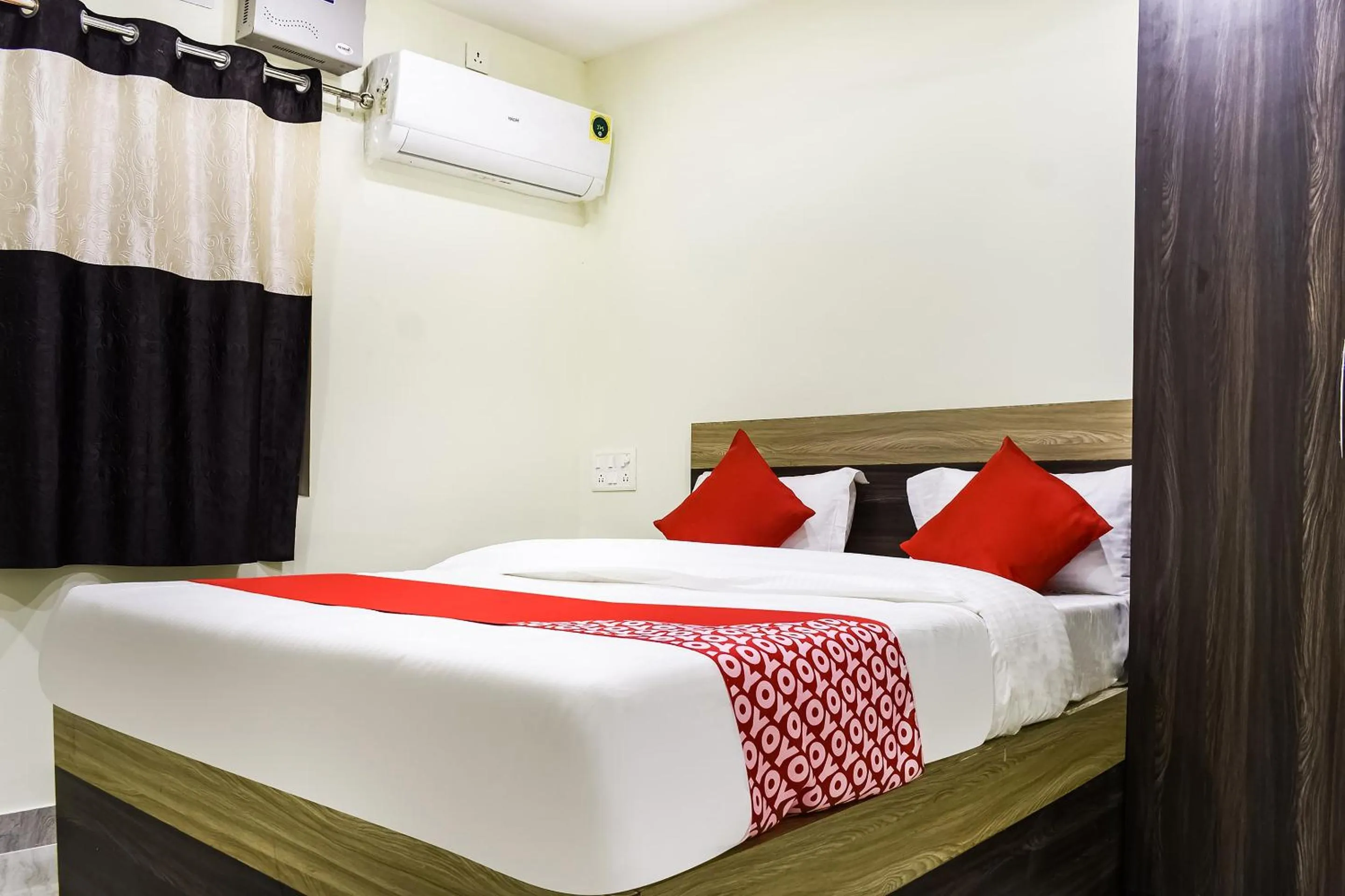 Bedroom, Bed in Hotel O S&h Residency Bahadalpur Railway Station