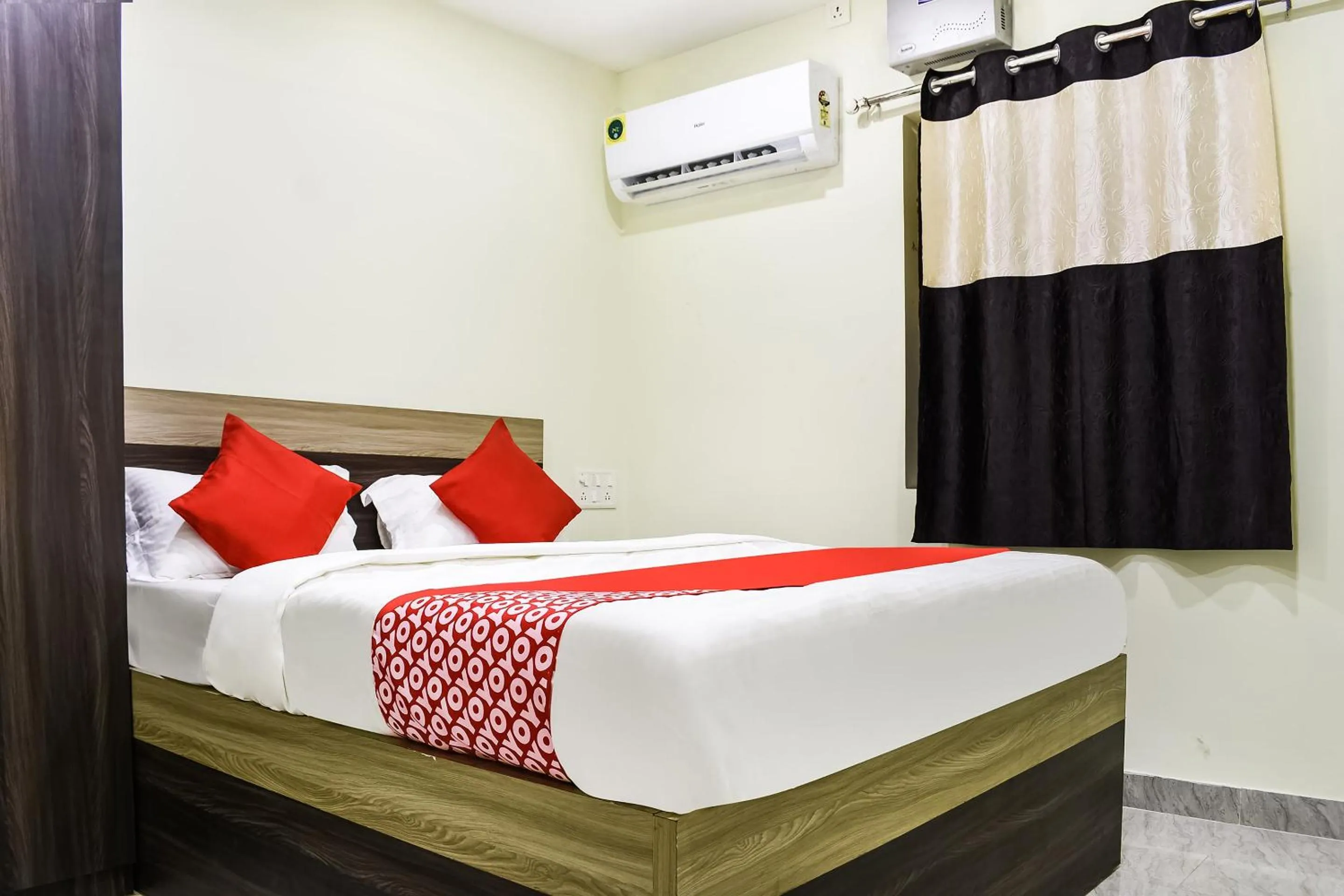 Bedroom, Bed in Hotel O S&h Residency Bahadalpur Railway Station