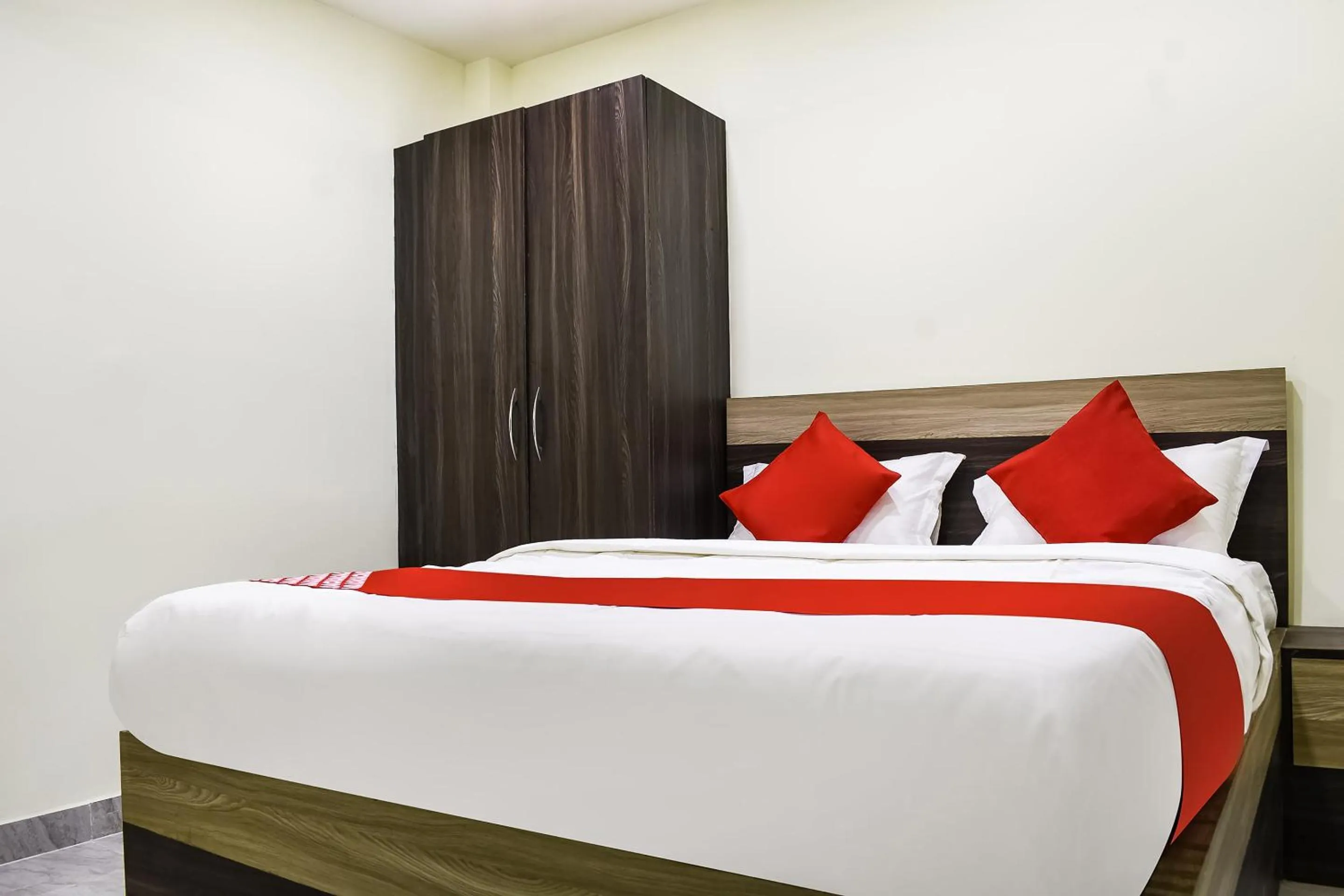 Bedroom, Bed in Hotel O S&h Residency Bahadalpur Railway Station