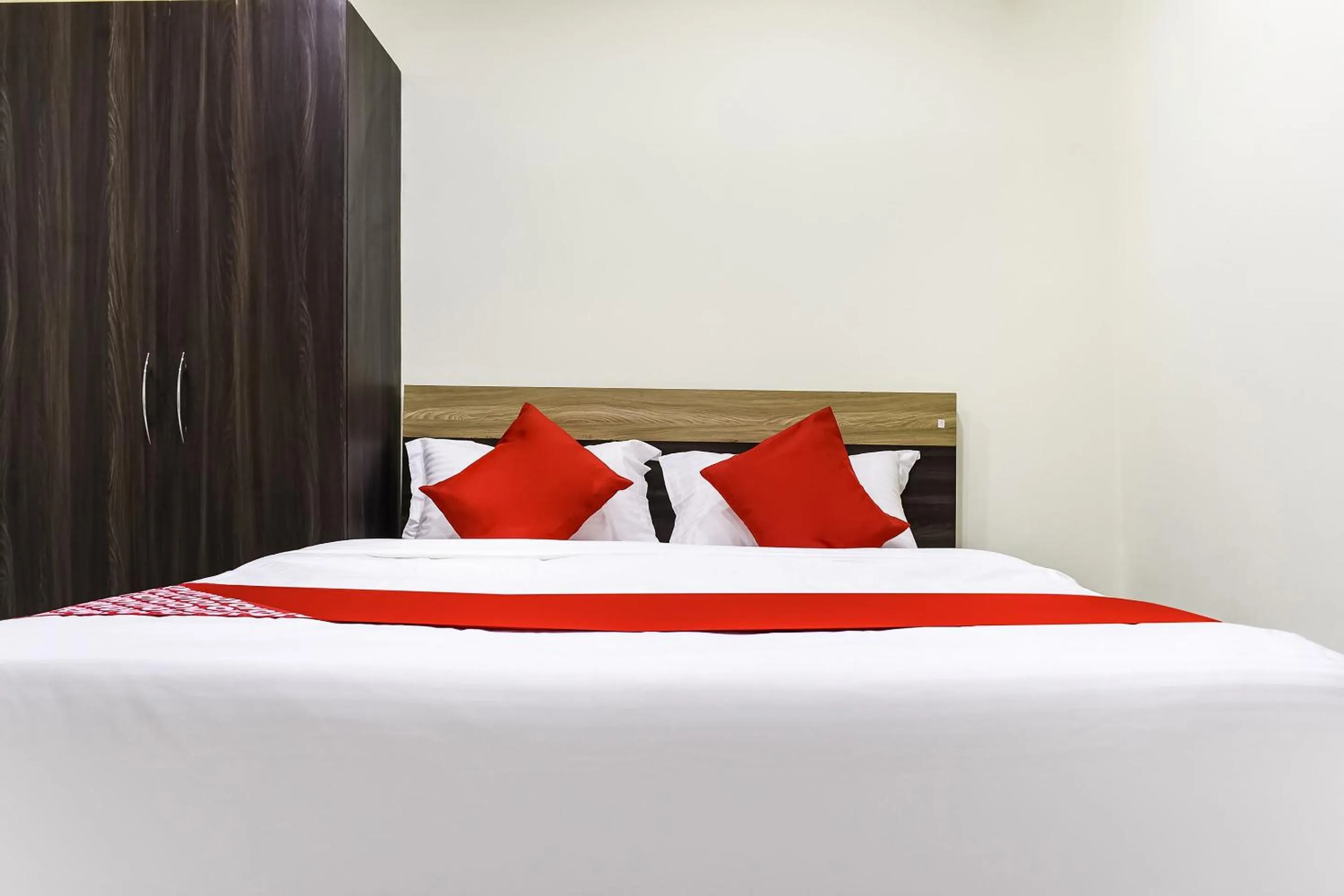Bedroom, Bed in Hotel O S&h Residency Bahadalpur Railway Station