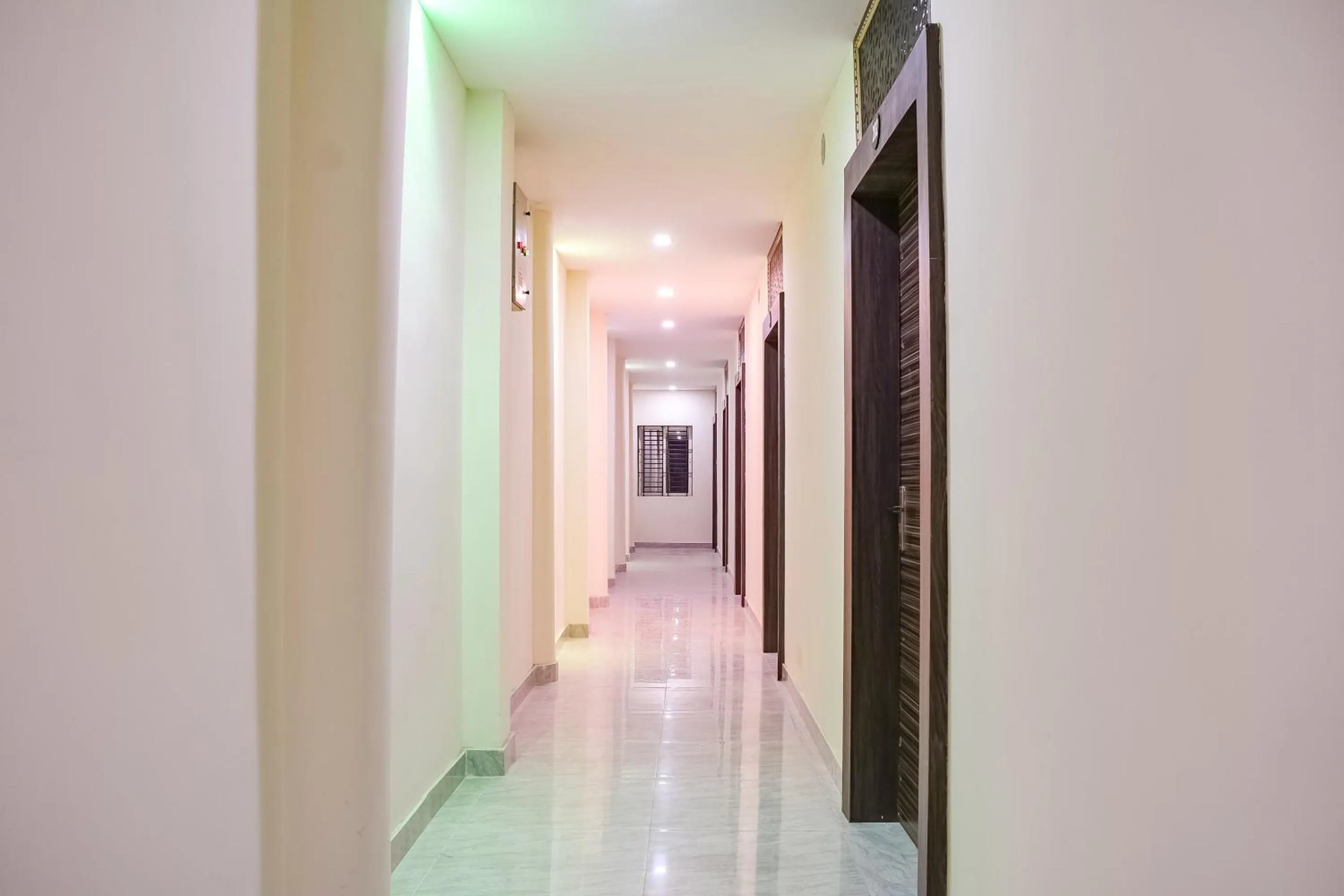 Lobby or reception in Hotel O S&h Residency Bahadalpur Railway Station