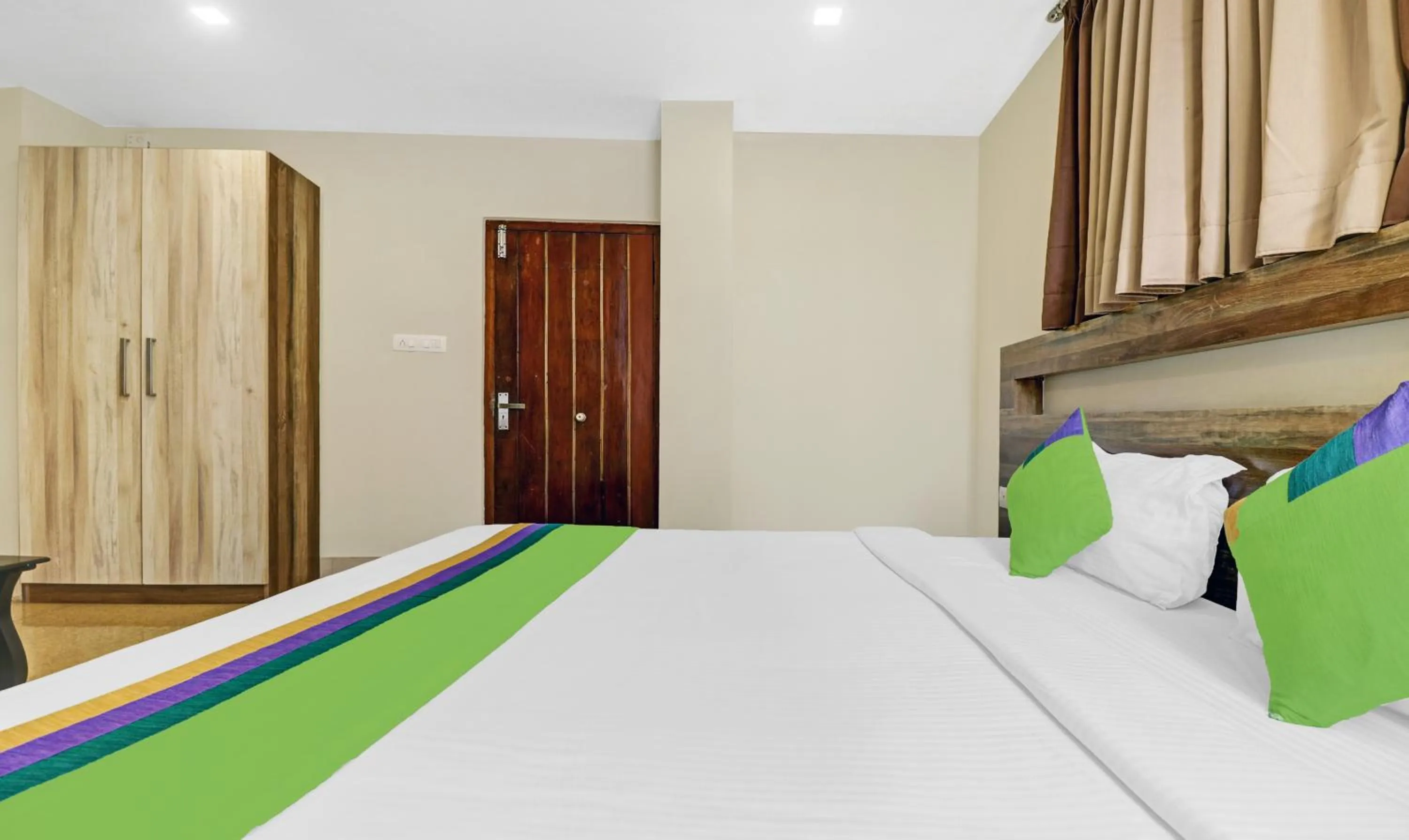 Bedroom, Bed in Treebo Darwesh Residency - 500m from Railway Station