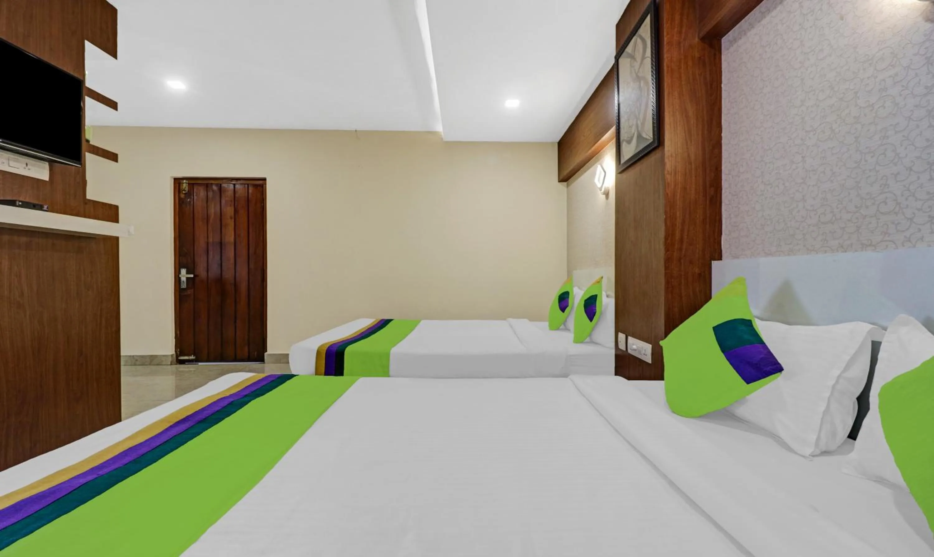 Bedroom, Bed in Treebo Darwesh Residency - 500m from Railway Station