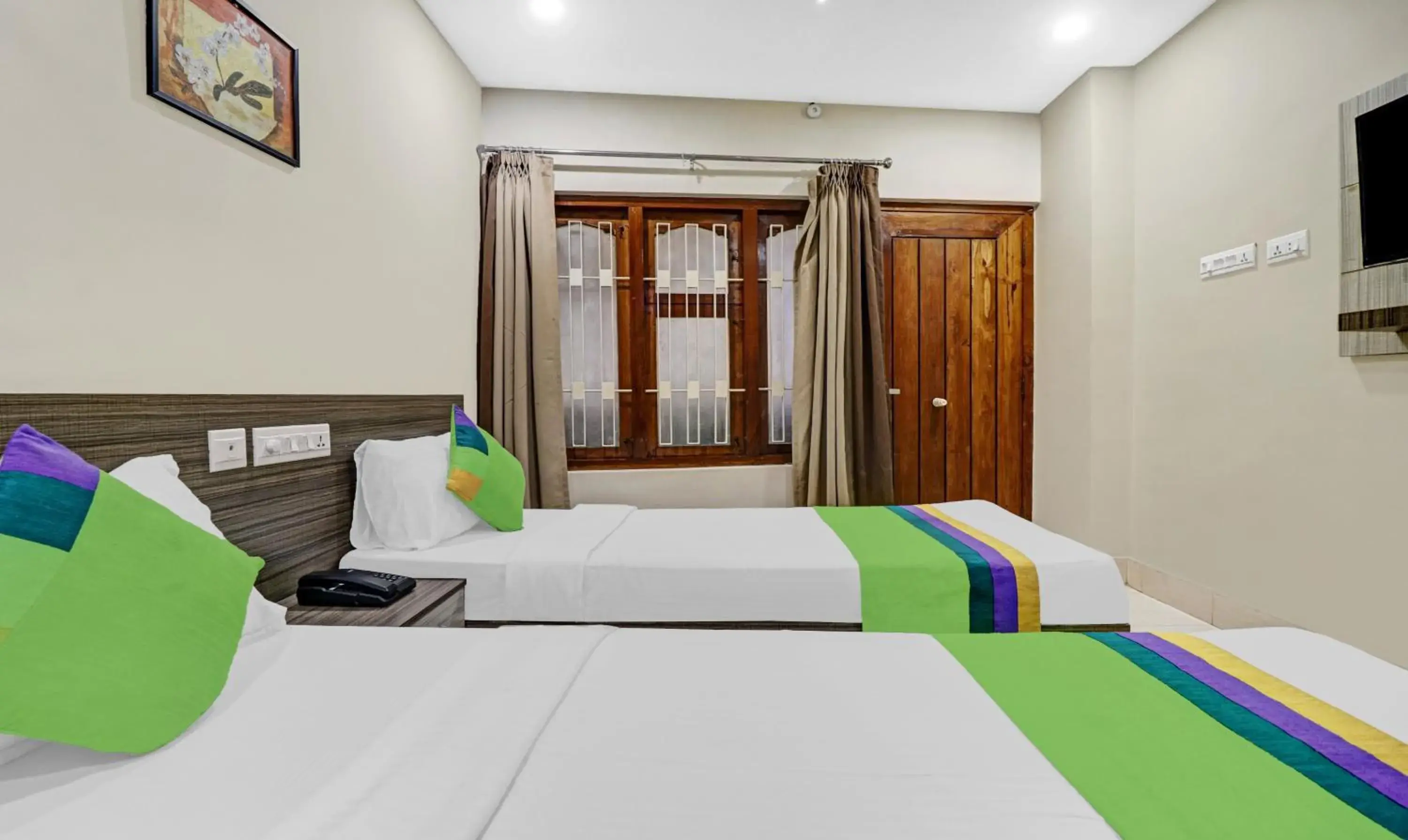 Bedroom, Bed in Treebo Darwesh Residency - 500m from Railway Station Bedroom, Bed in Treebo Darwesh Residency - 500m from Railway Station