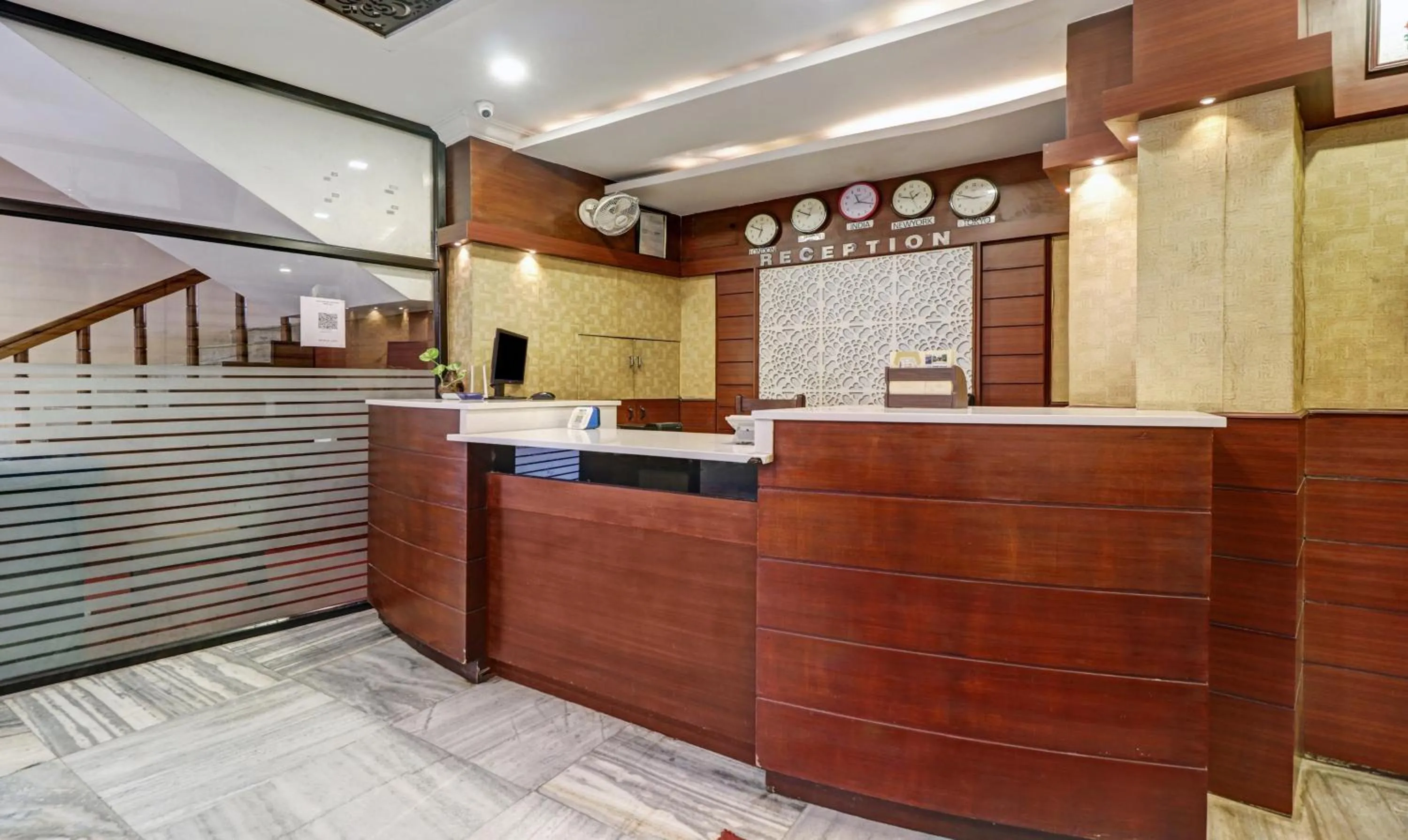 Lobby or reception in Treebo Darwesh Residency - 500m from Railway Station